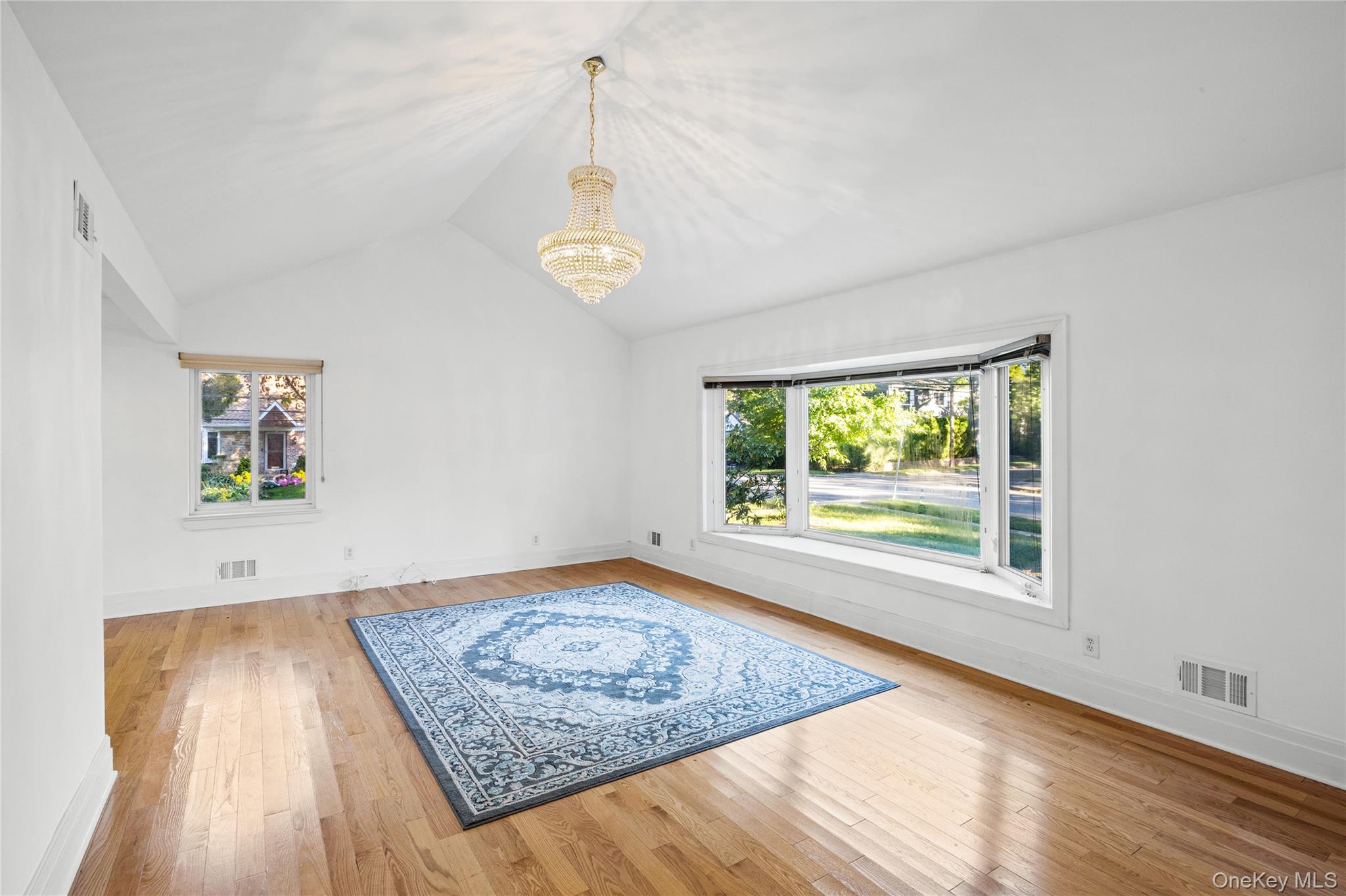 21 Oxford Boulevard Property Photo 4