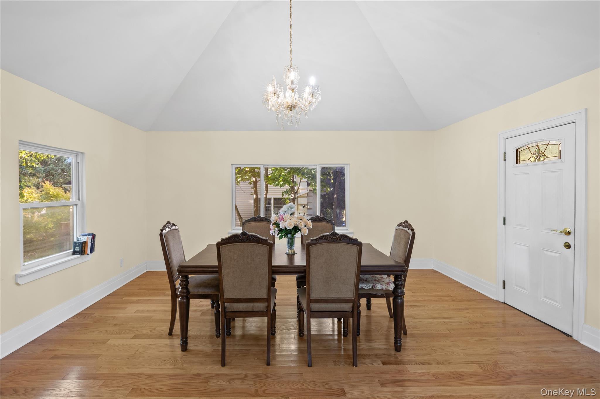 21 Oxford Boulevard Property Photo 9