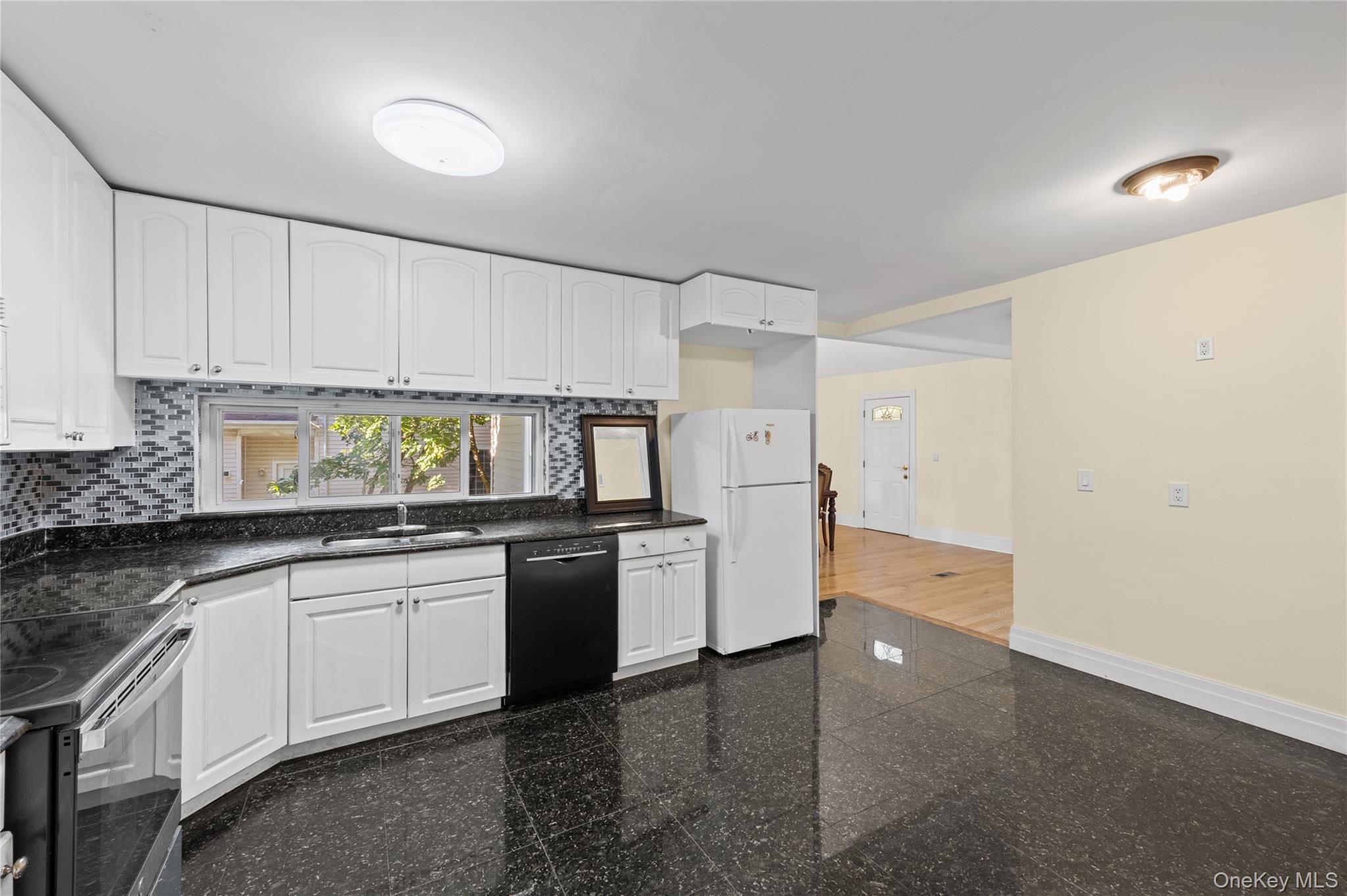 21 Oxford Boulevard Property Photo 12