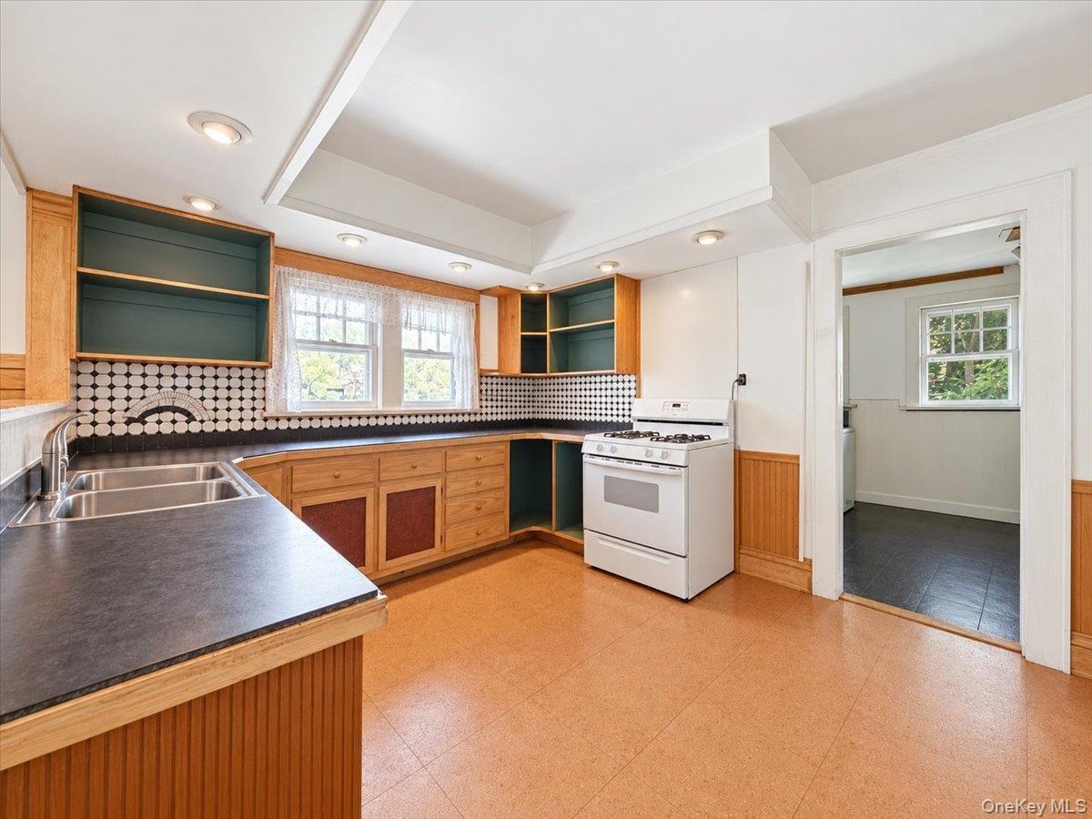 21 Sherman Avenue Property Photo 7