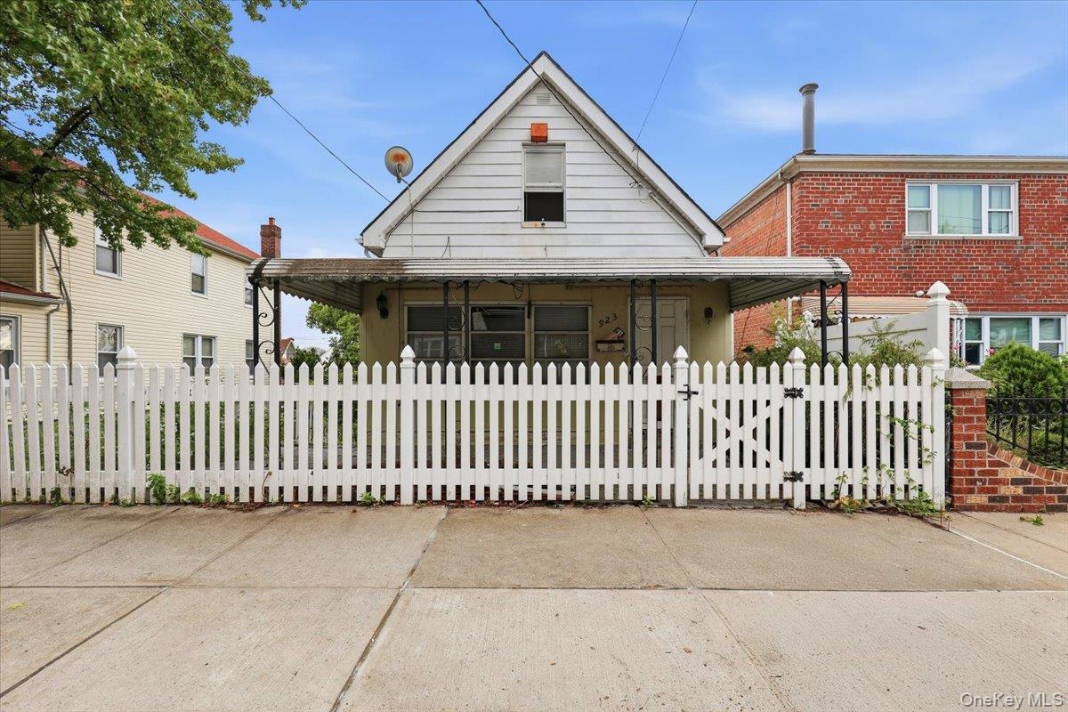 923 Quincy Avenue Property Photo 1