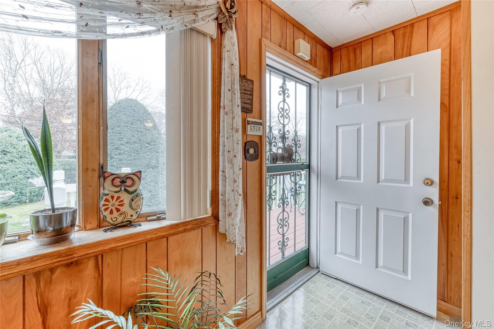 218 N Titmus Drive Property Photo 4