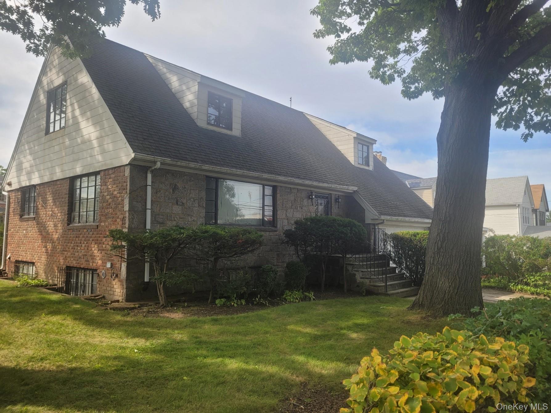 8144 168th Street Property Photo 2
