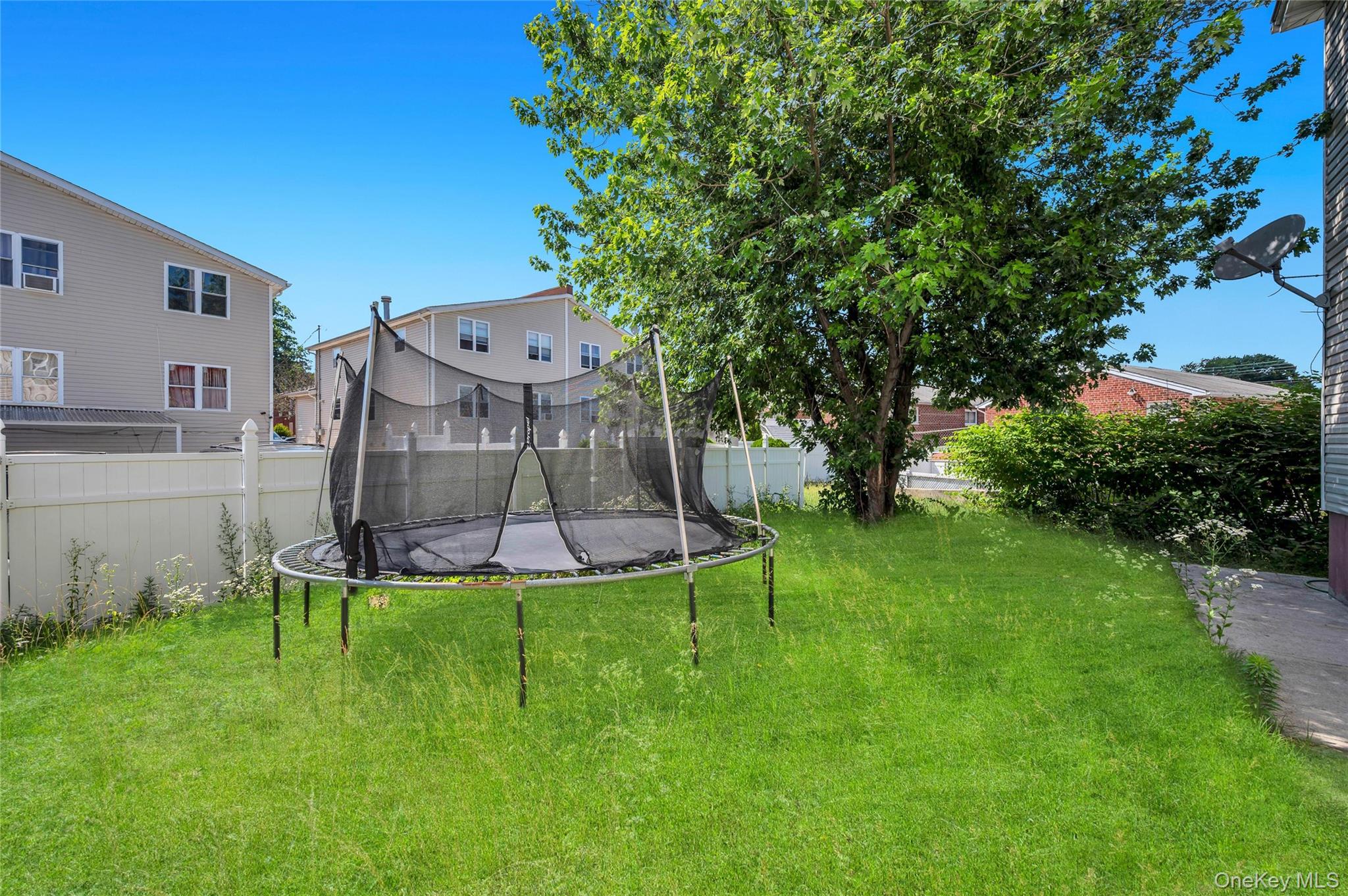 14014 Charles Lane Property Photo 4