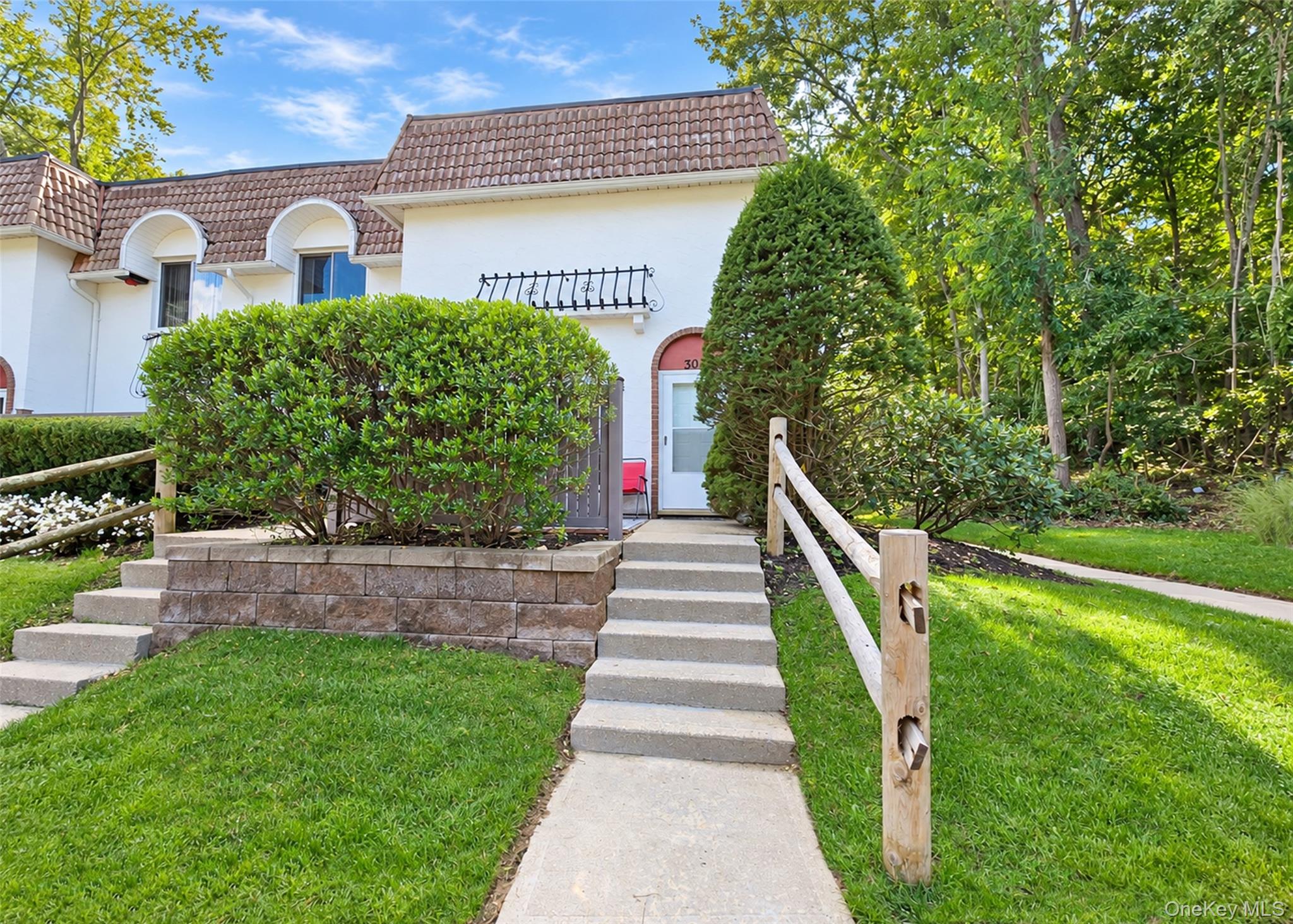 305 Brettonwoods Drive Property Photo 1