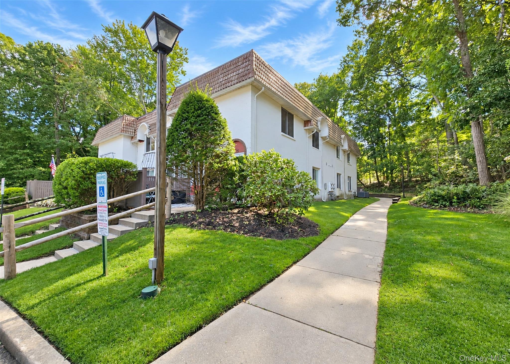305 Brettonwoods Drive Property Photo 3