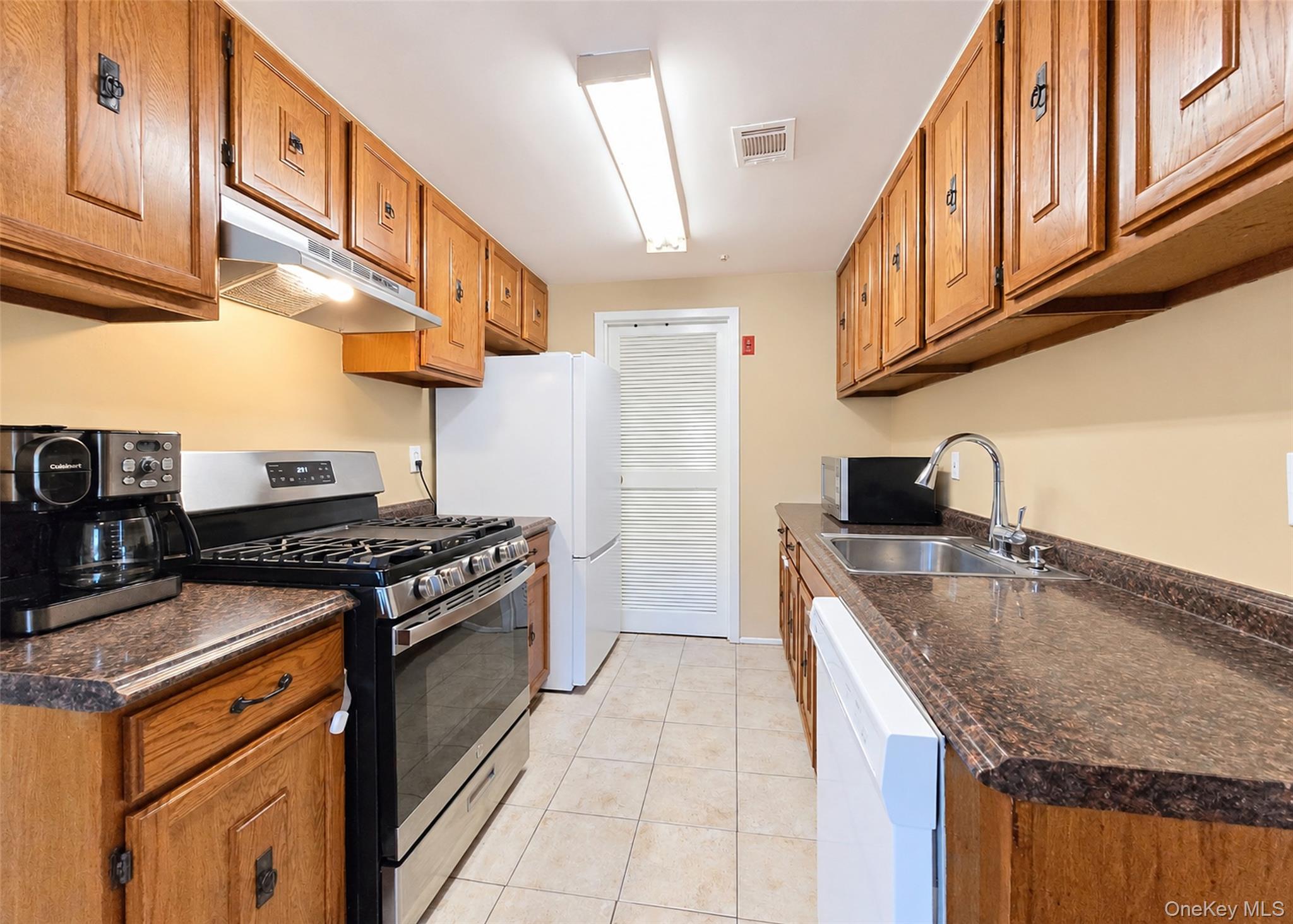 305 Brettonwoods Drive Property Photo 6