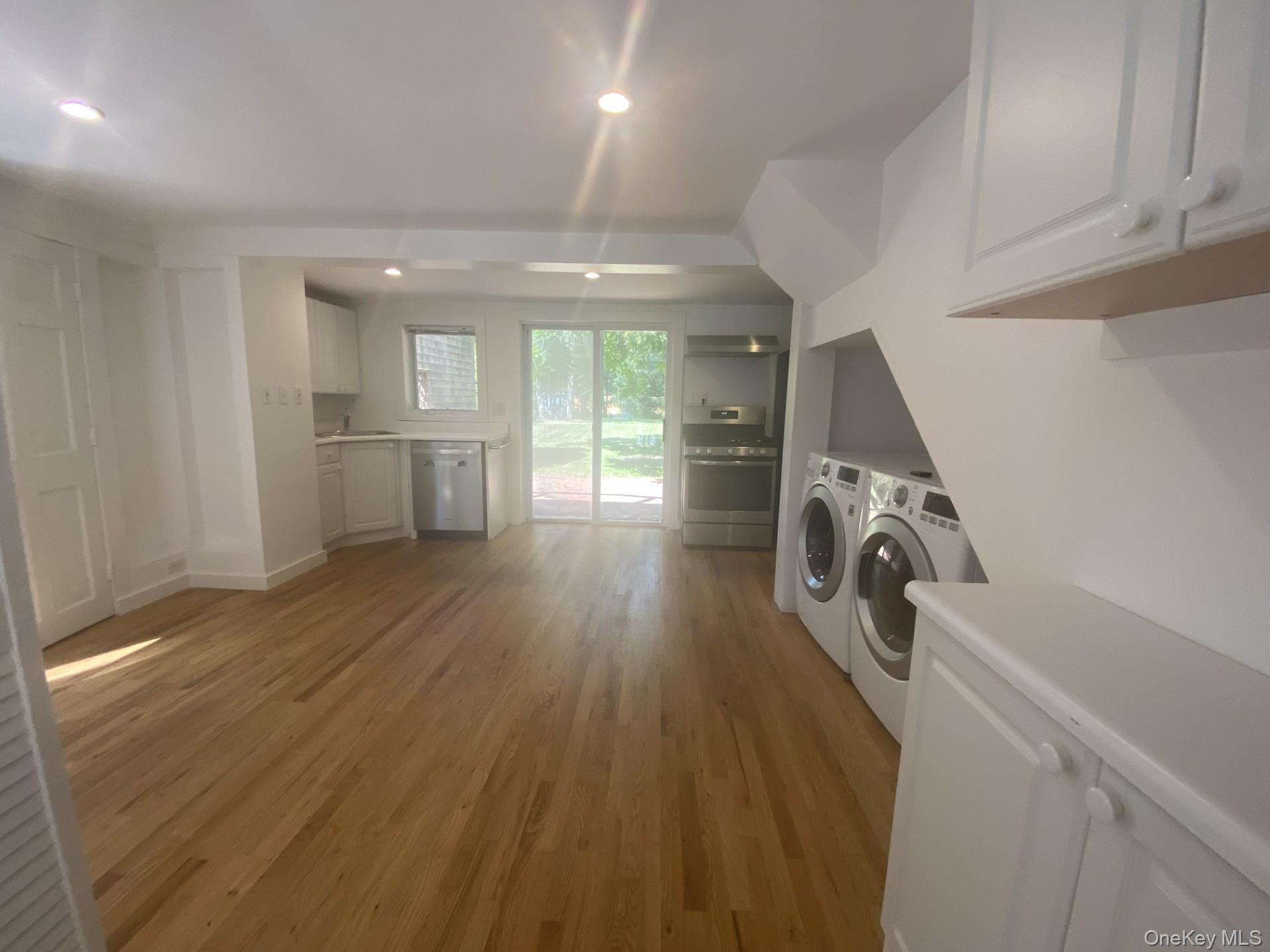14 B Franklin Ave Property Photo 4