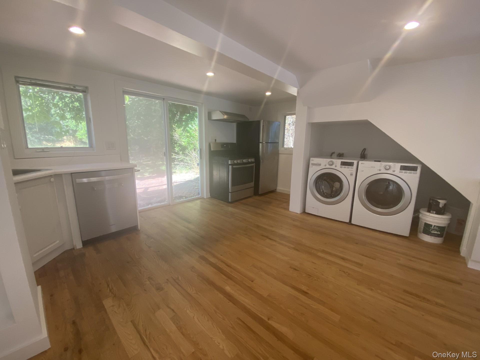 14 B Franklin Ave Property Photo 5