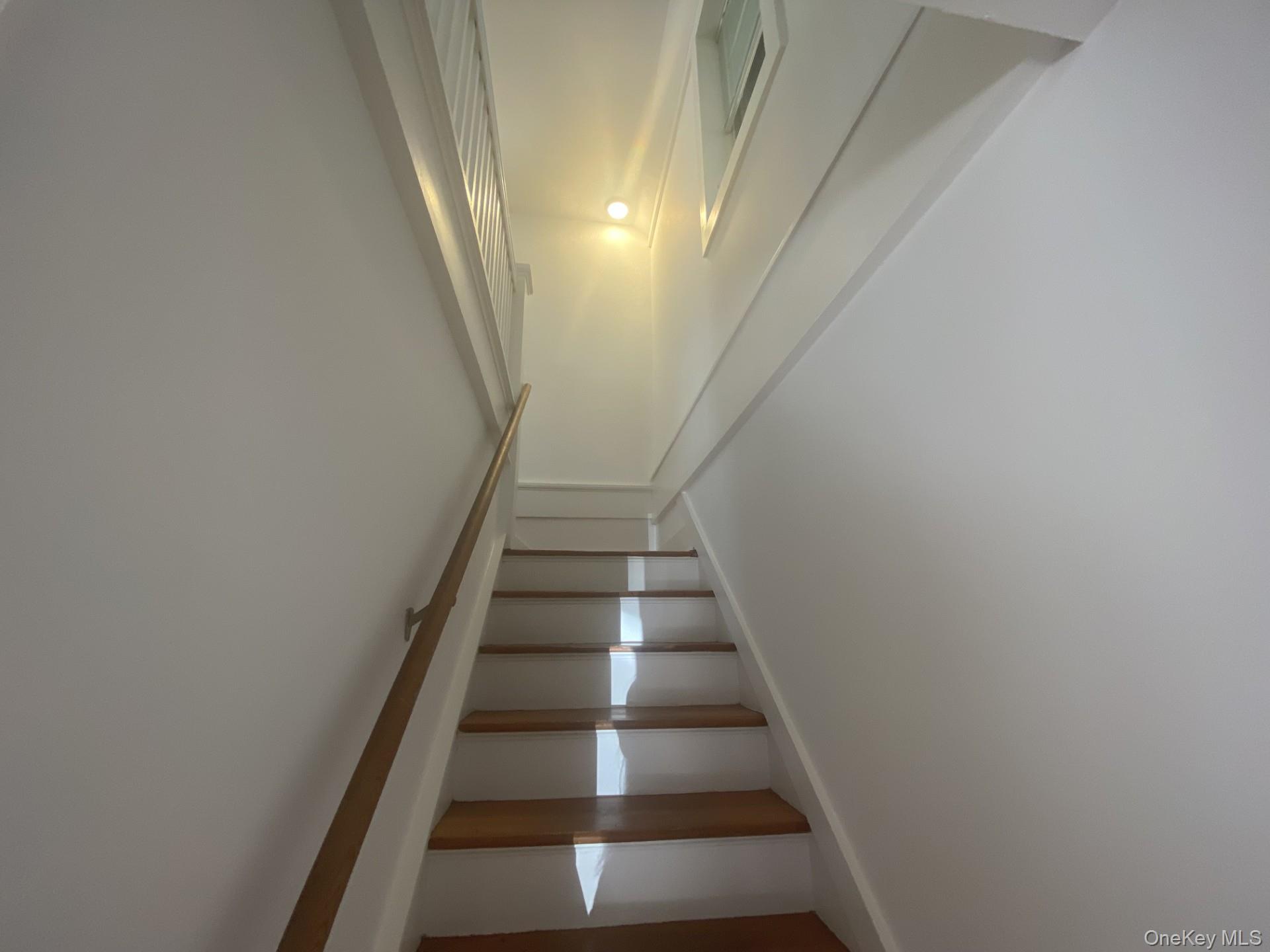 14 B Franklin Ave Property Photo 7