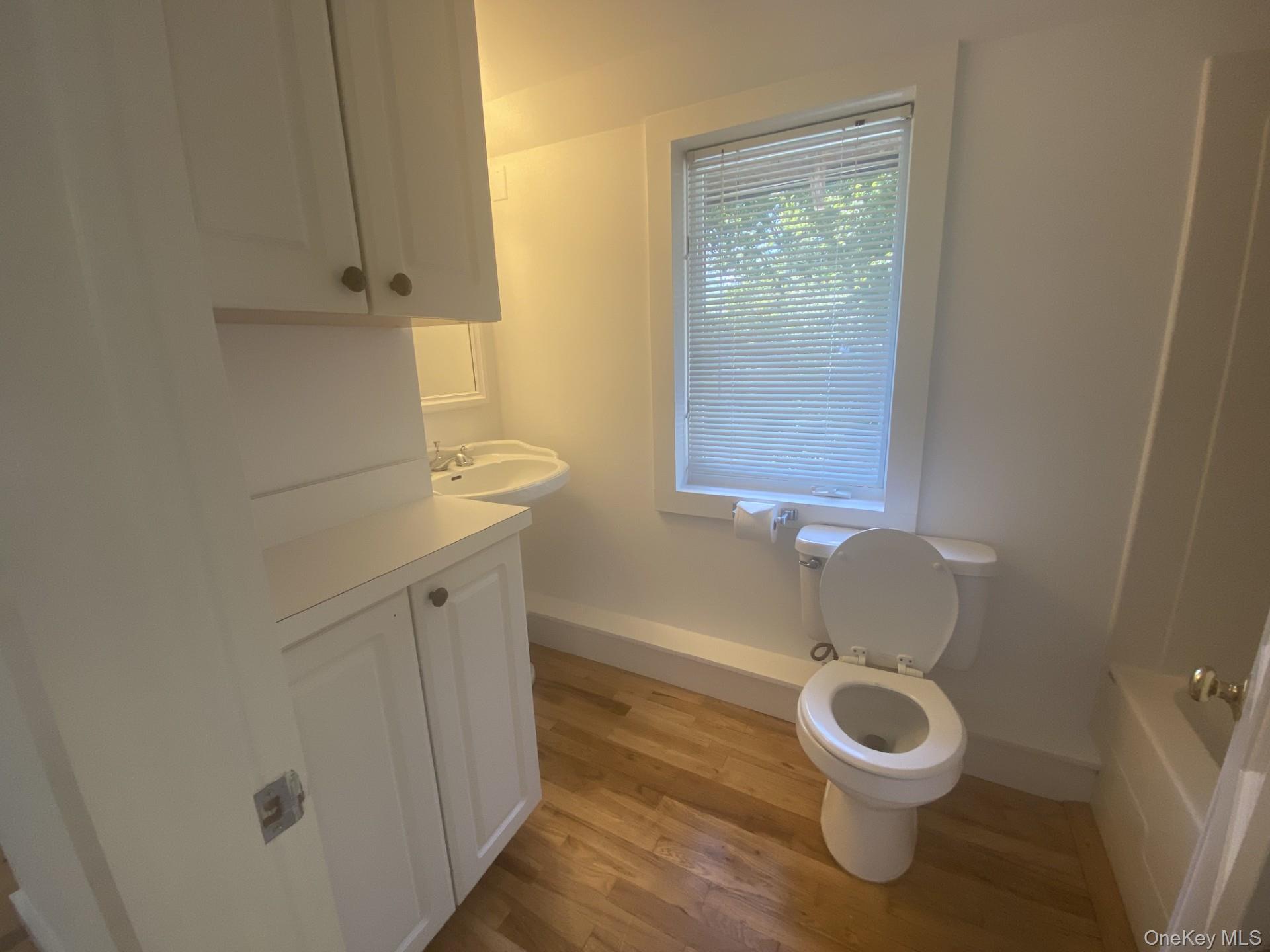 14 B Franklin Ave Property Photo 8