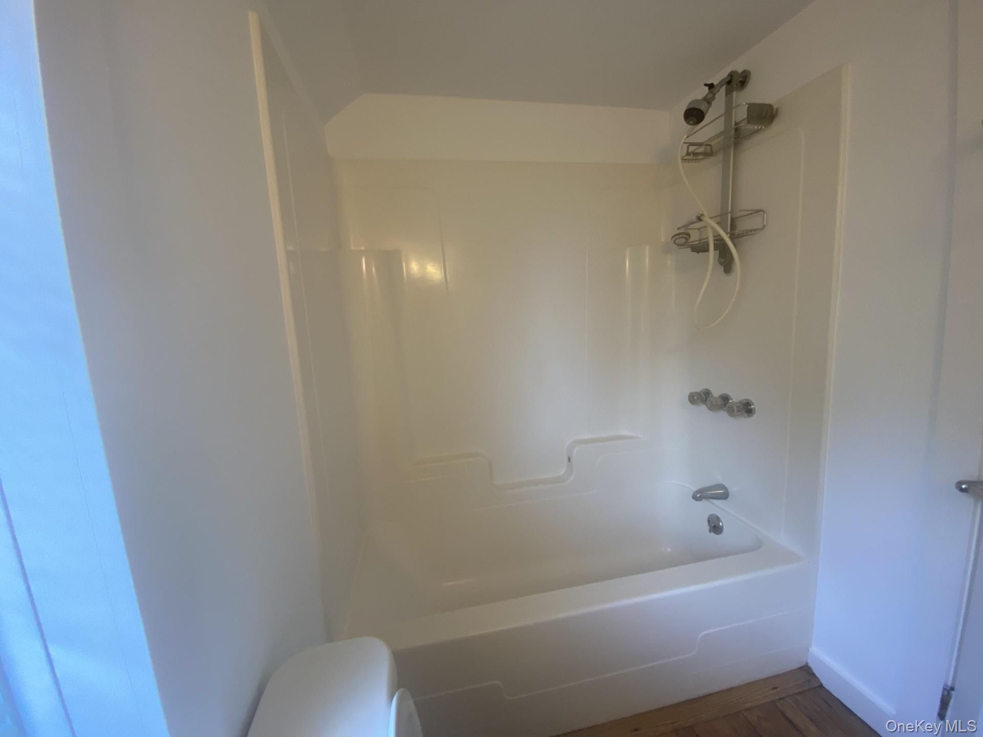14 B Franklin Ave Property Photo 9