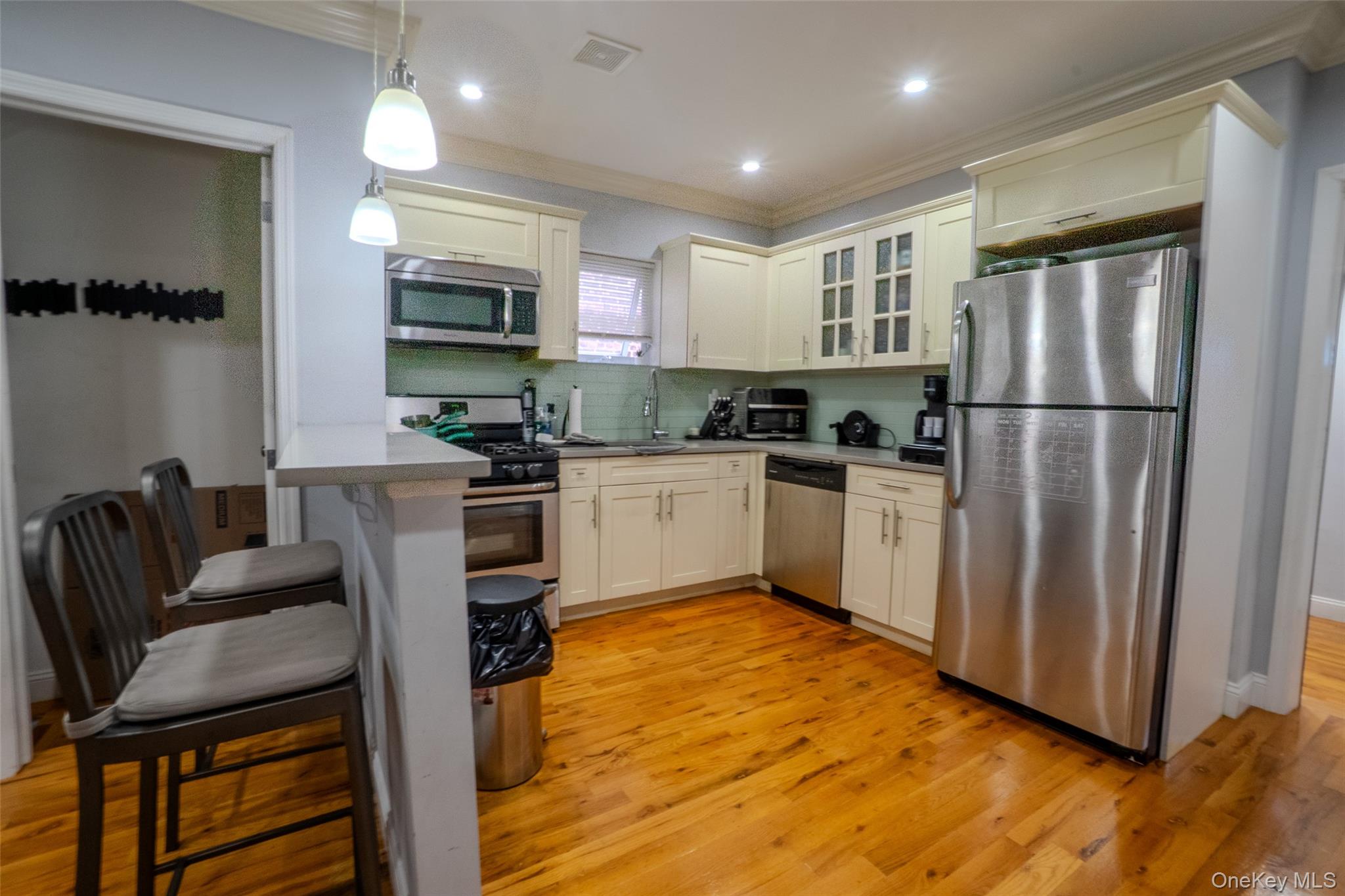 749 Vincent Avenue Property Photo 4
