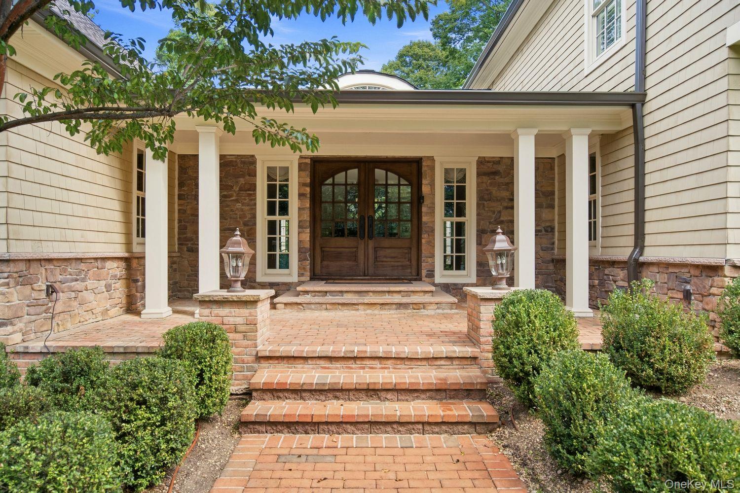 8 Fiddlers Green Drive Property Photo 2