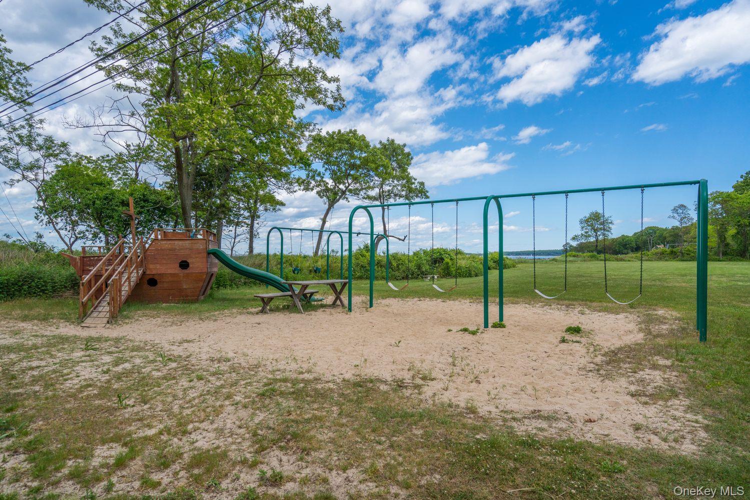 8 Fiddlers Green Drive Property Photo 31