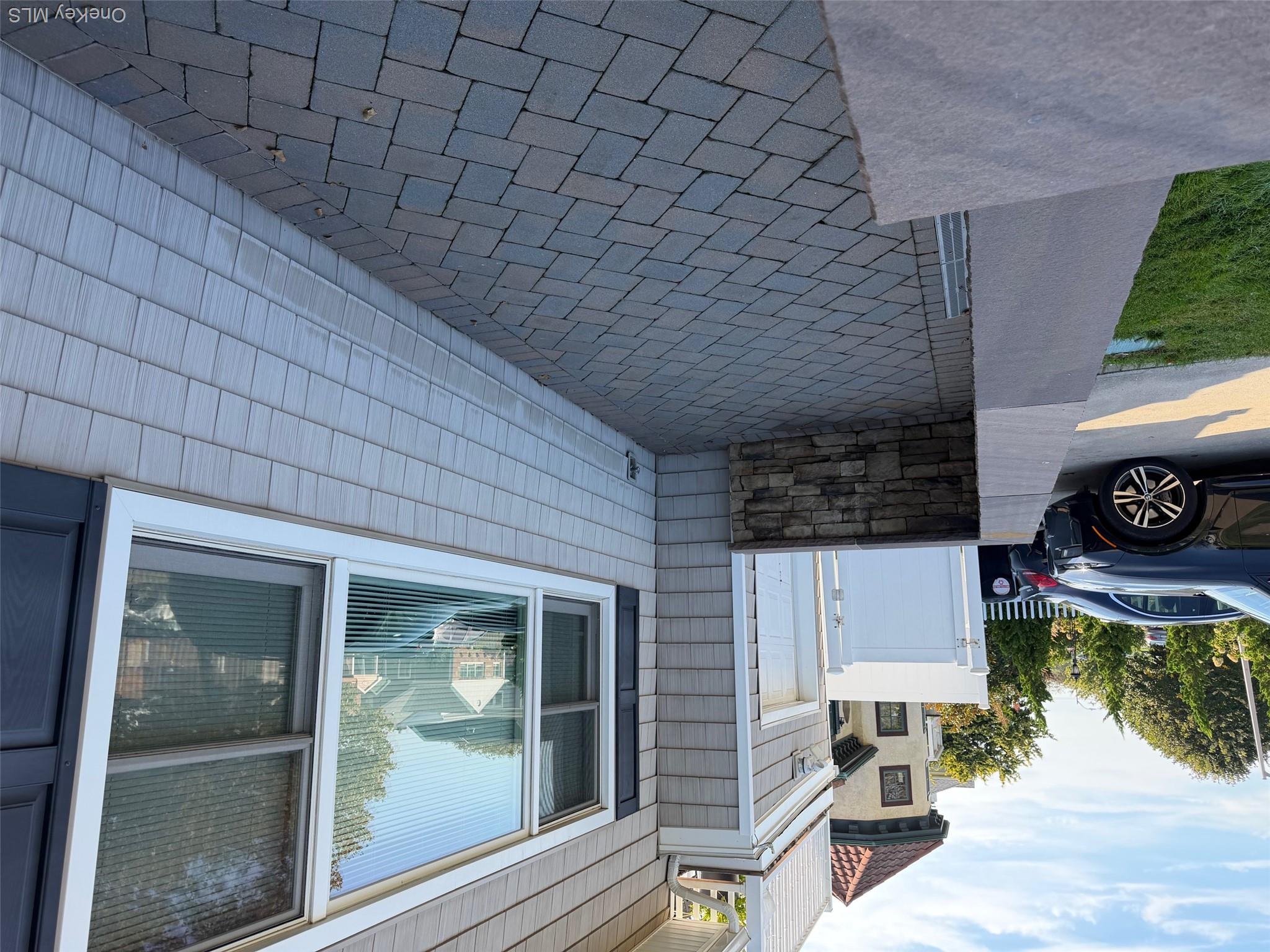 400 E Beech Main Property Photo 2