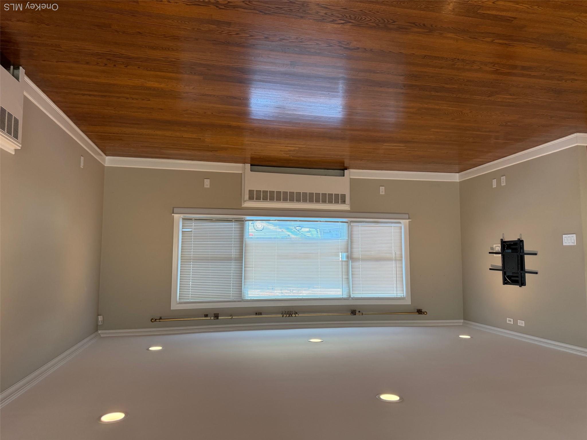 400 E Beech Main Property Photo 8