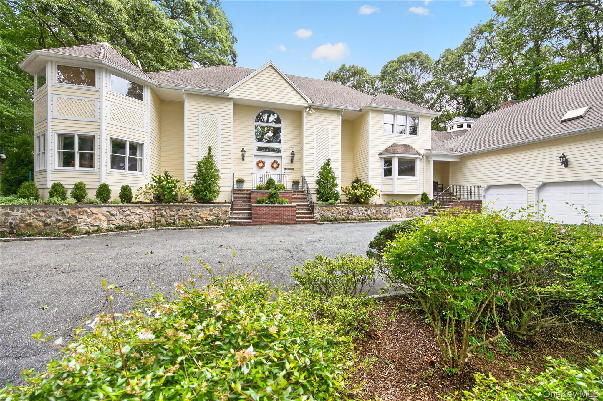 136 Cove Neck Road Property Photo 1