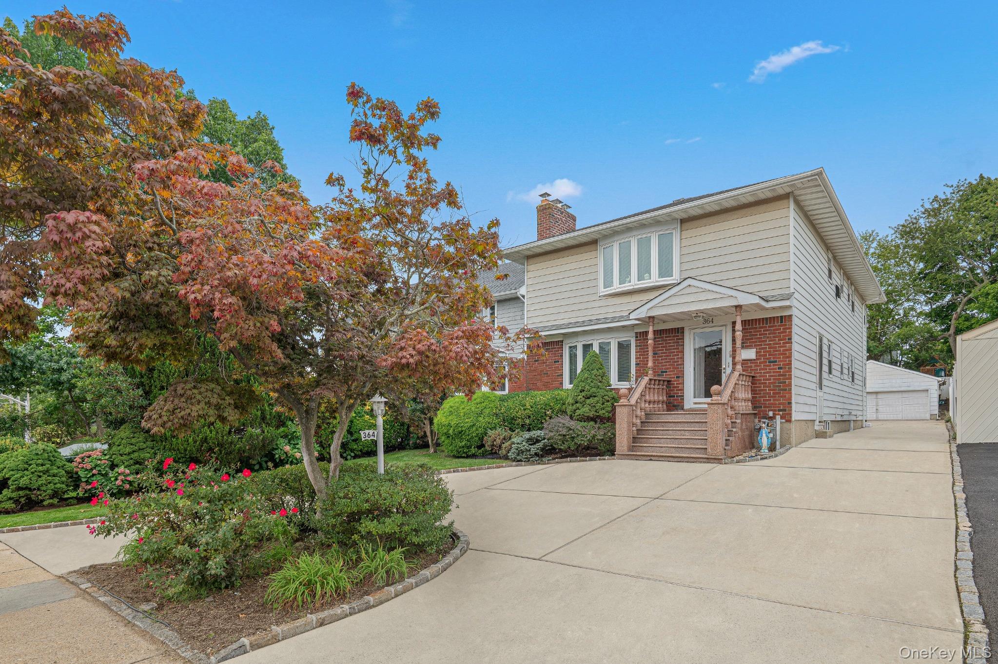 364 Nassau Boulevard Property Photo 1