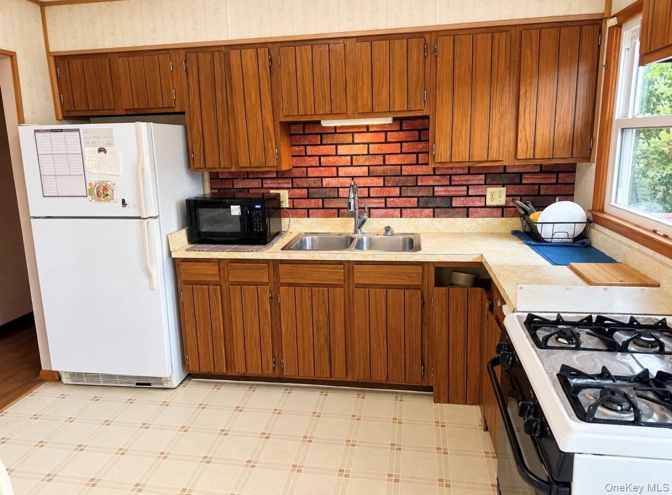 200 South Avenue Property Photo 3