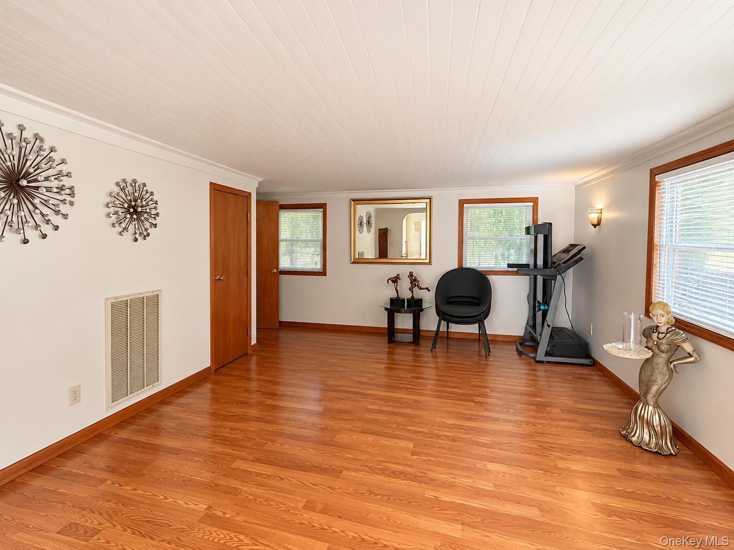 74 Genung Street Property Photo 9