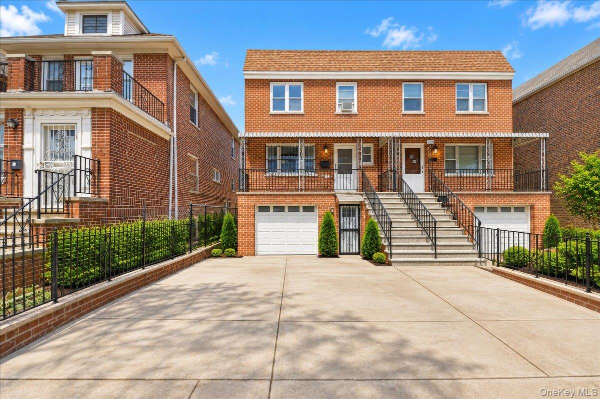 1850 Radcliff Avenue Property Photo 1