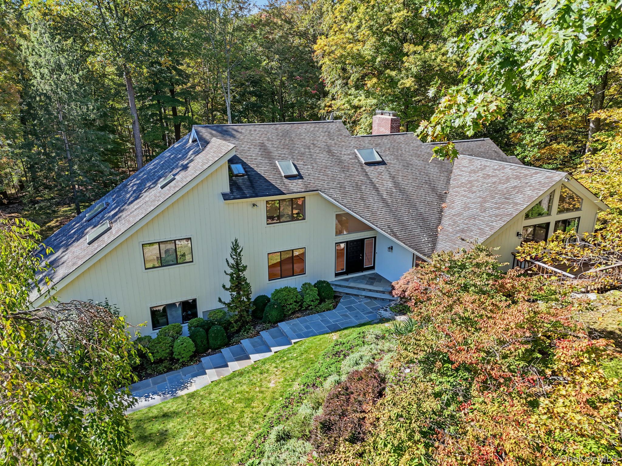 4 Stone Hollow Way Property Photo 1