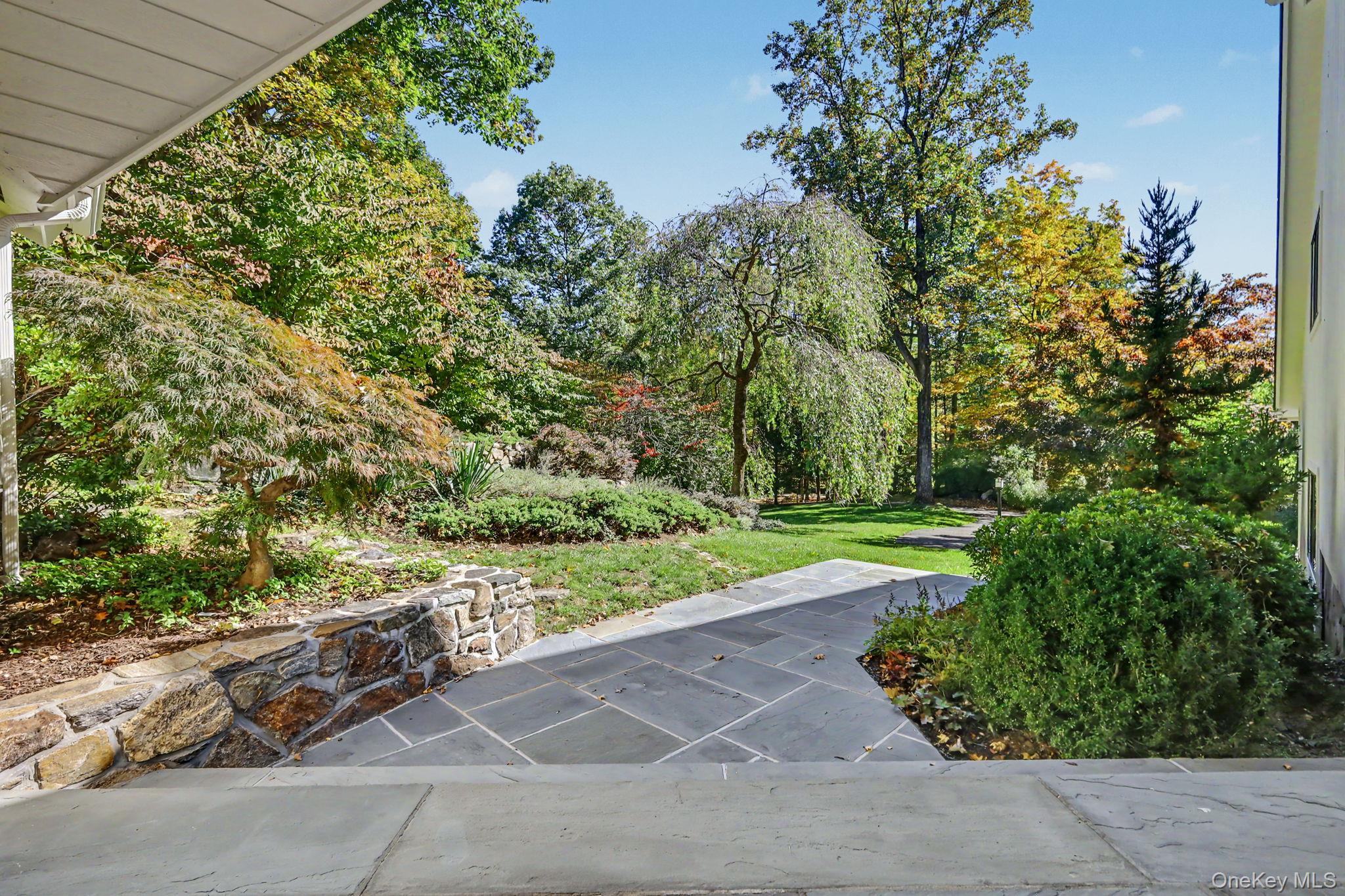 4 Stone Hollow Way Property Photo 4