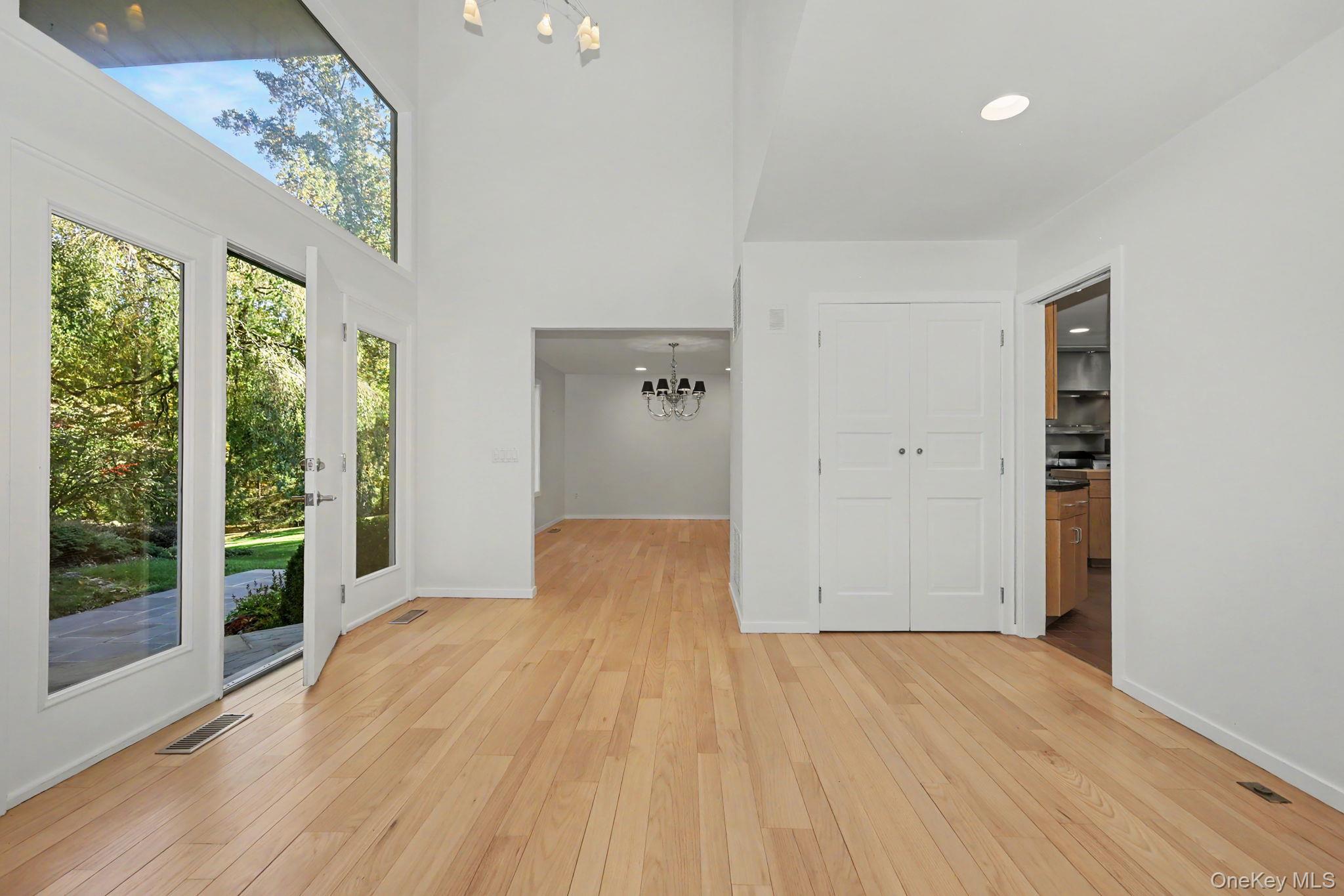 4 Stone Hollow Way Property Photo 5