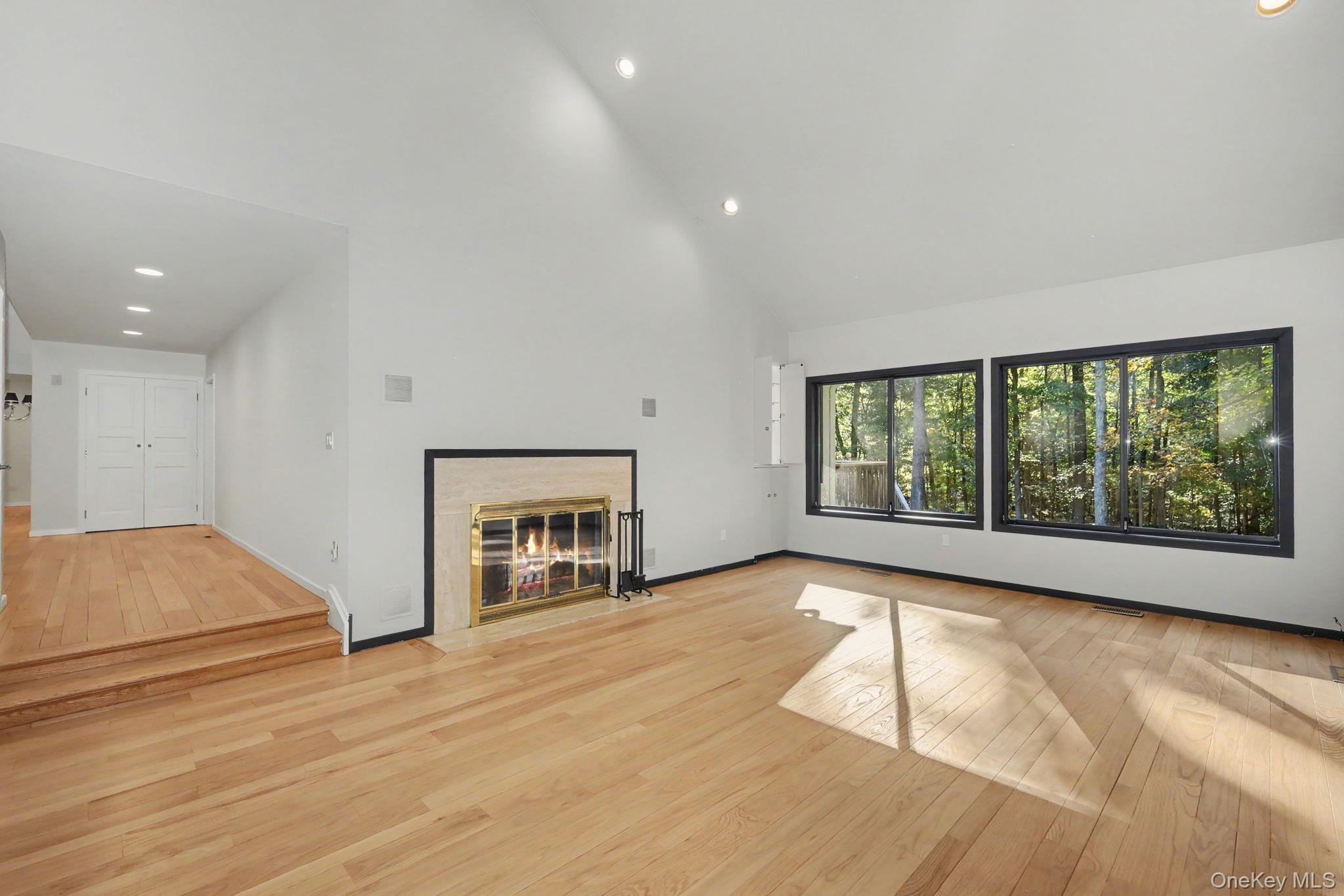 4 Stone Hollow Way Property Photo 7
