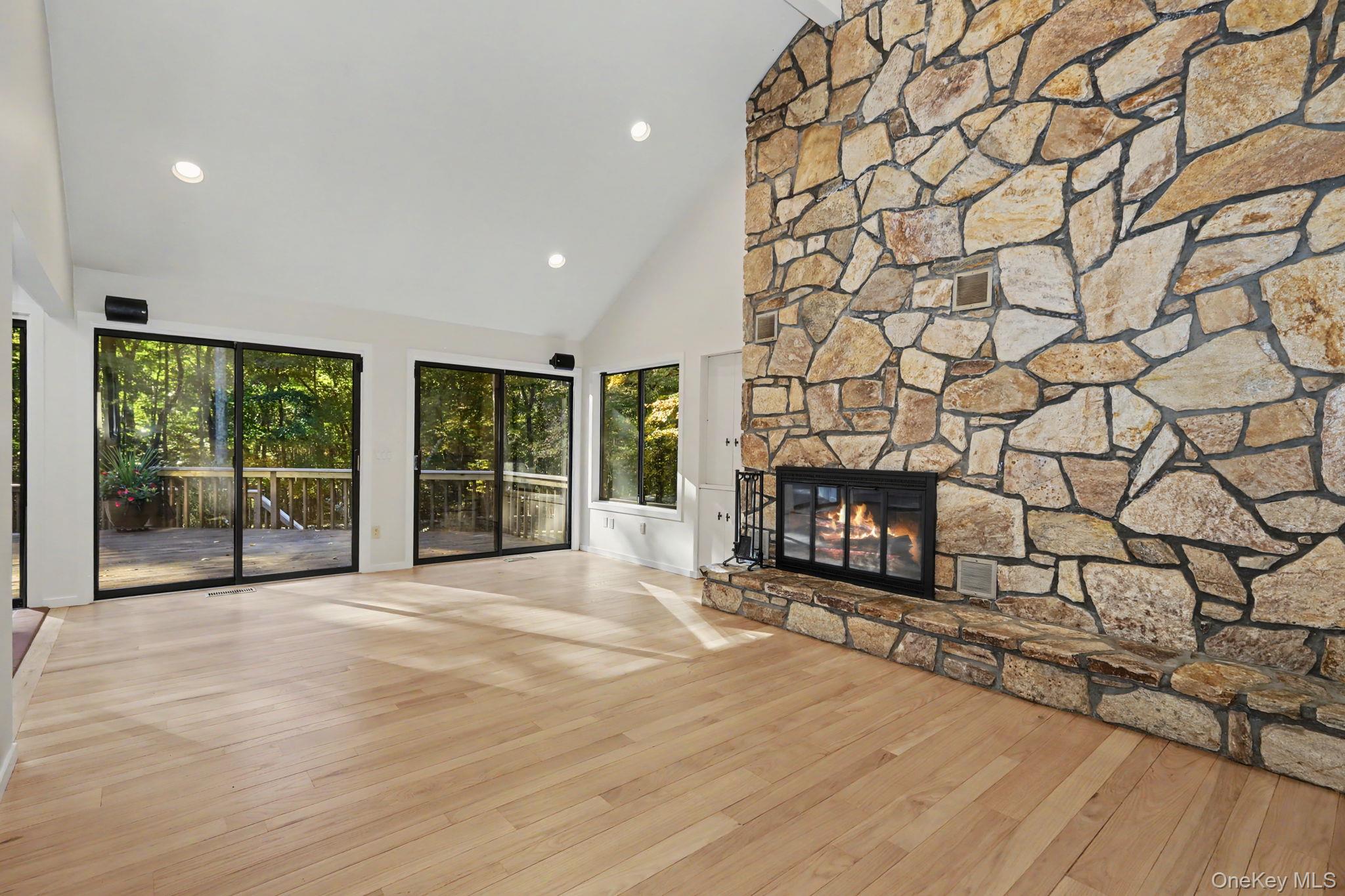 4 Stone Hollow Way Property Photo 15