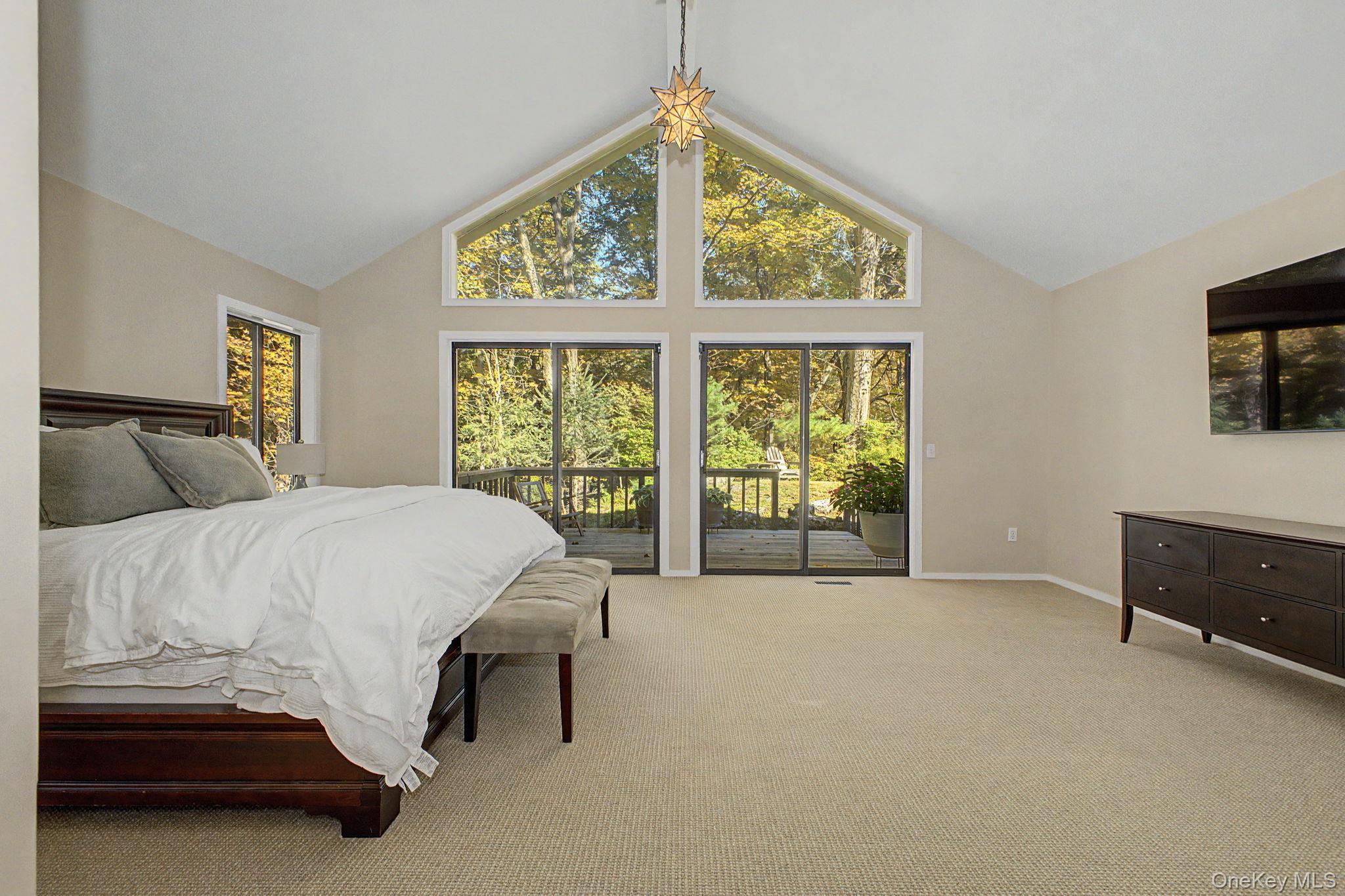 4 Stone Hollow Way Property Photo 22