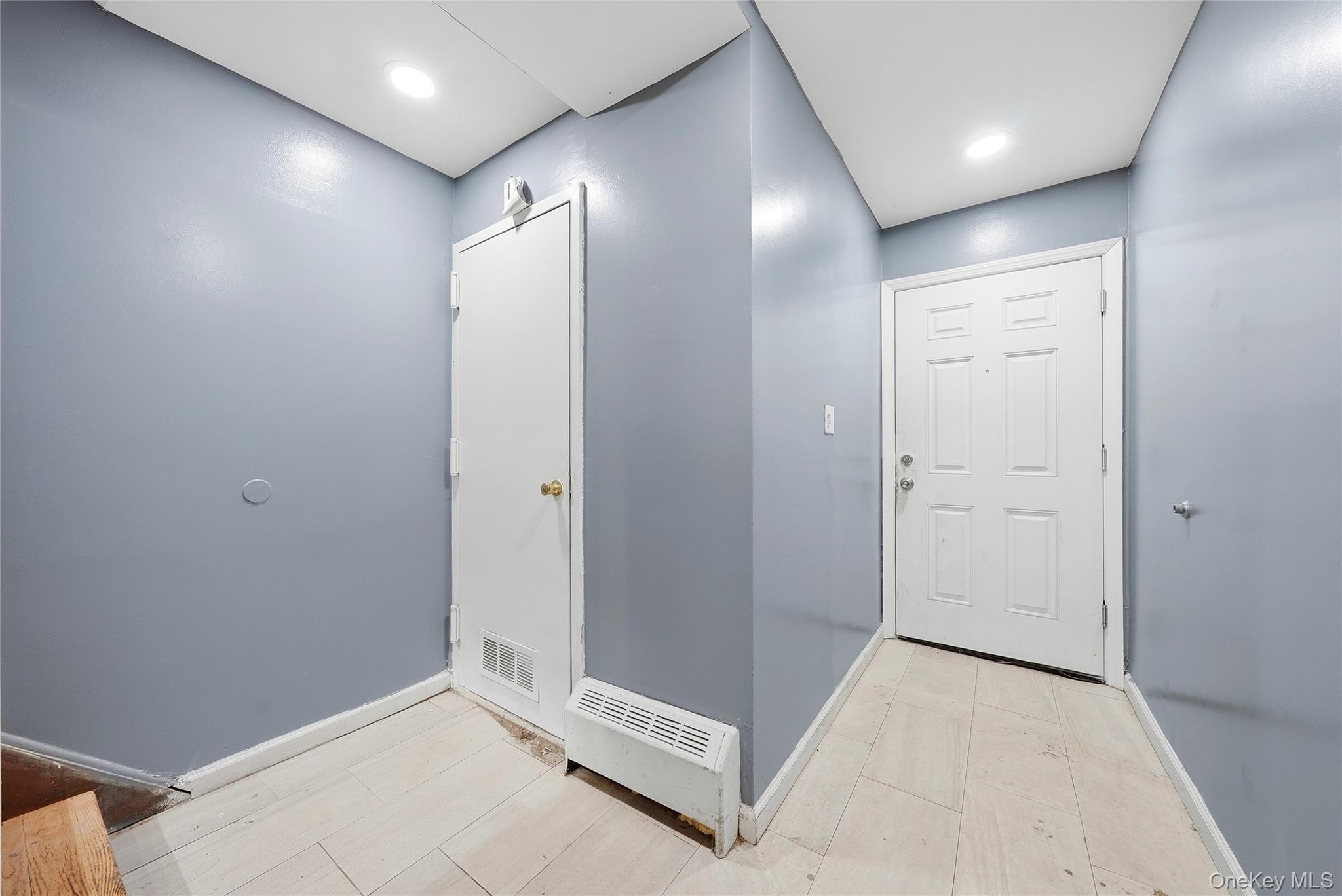 1012 E 233rd Street Property Photo 3