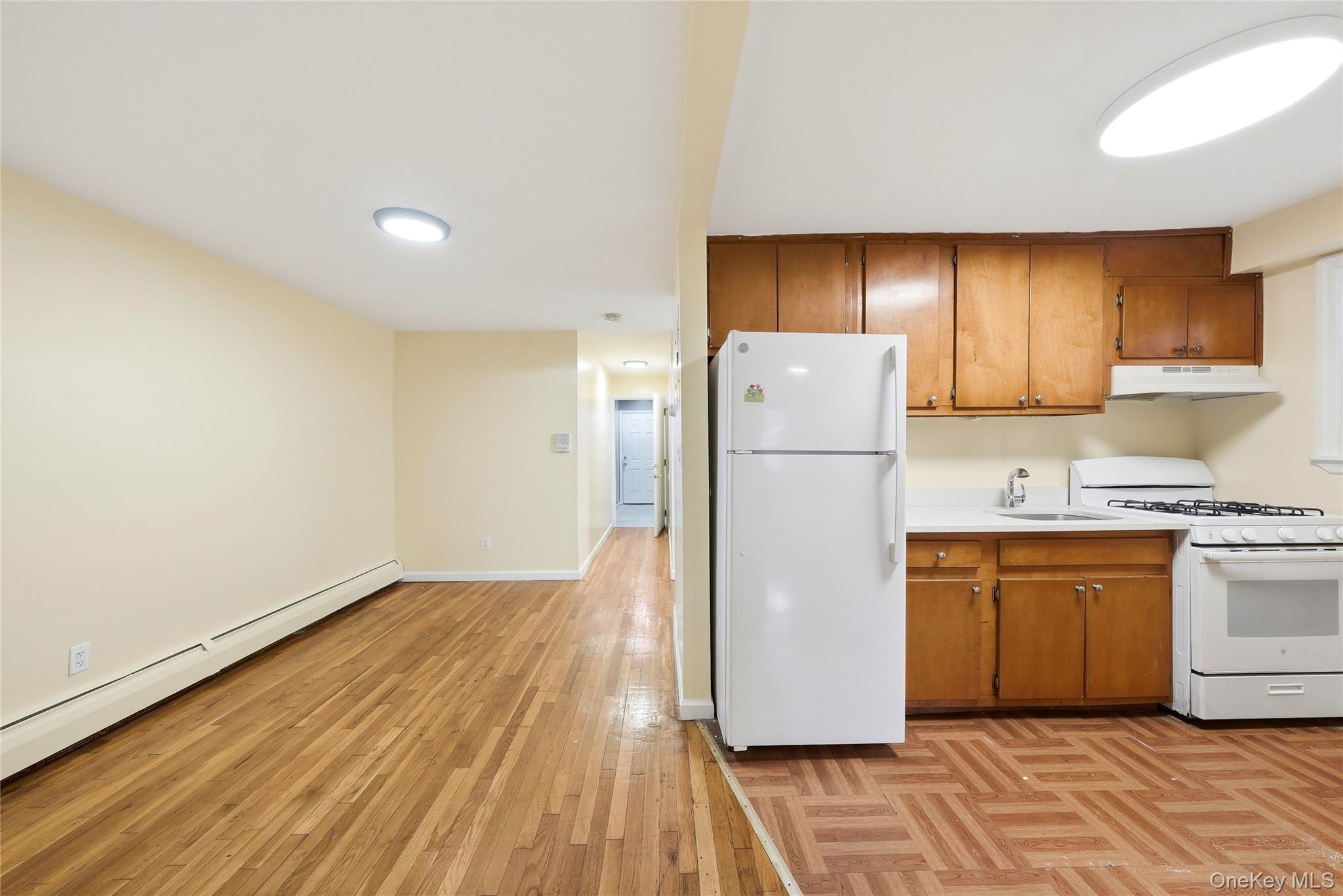 1012 E 233rd Street Property Photo 5