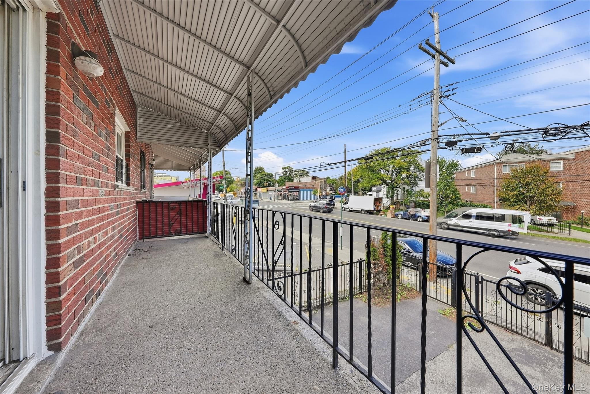 1012 E 233rd Street Property Photo 15