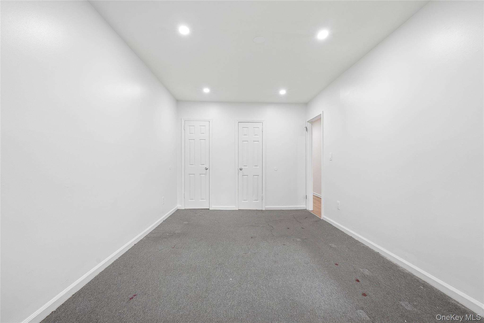 1012 E 233rd Street Property Photo 22
