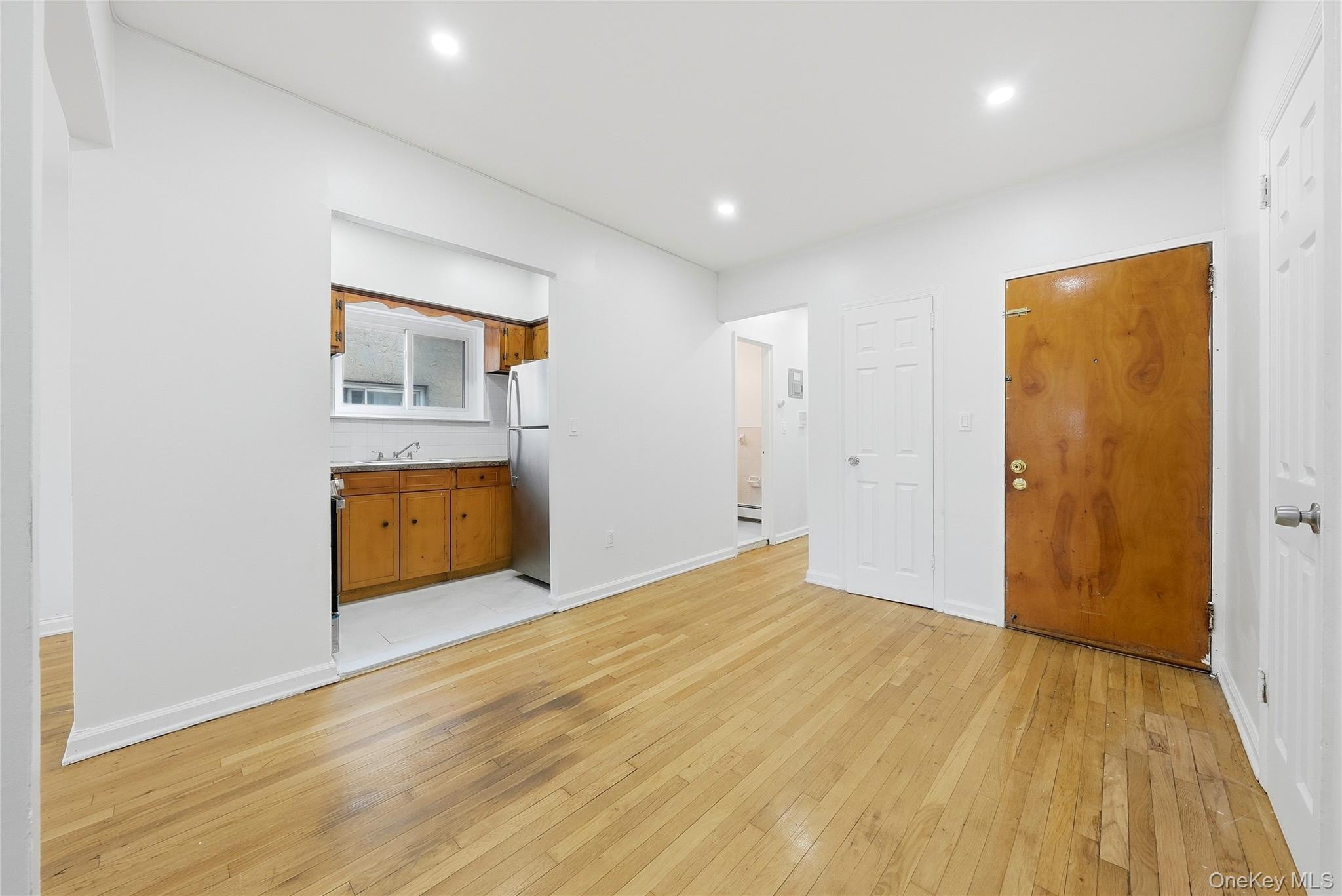 1012 E 233rd Street Property Photo 23