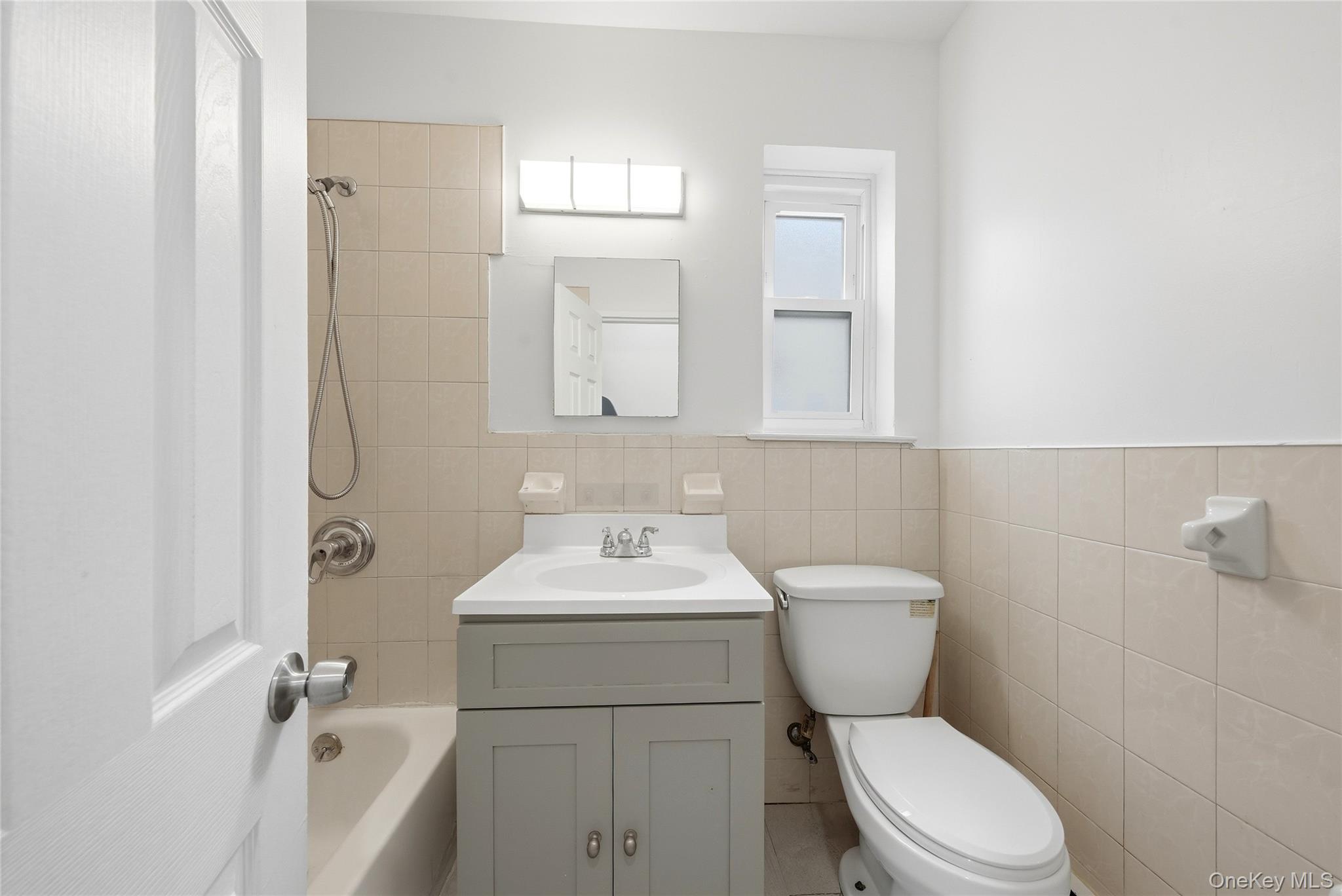 1012 E 233rd Street Property Photo 29