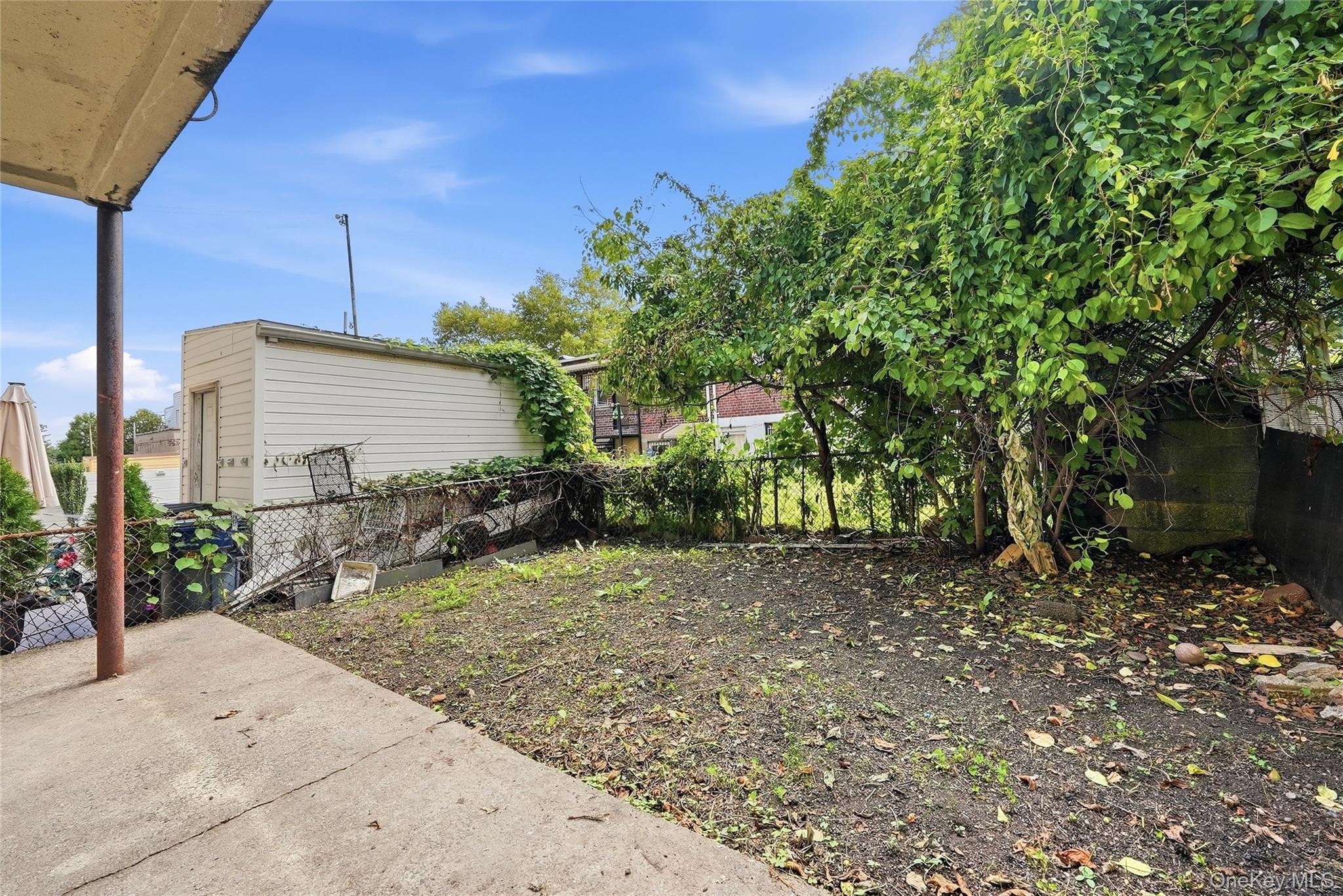 1012 E 233rd Street Property Photo 33
