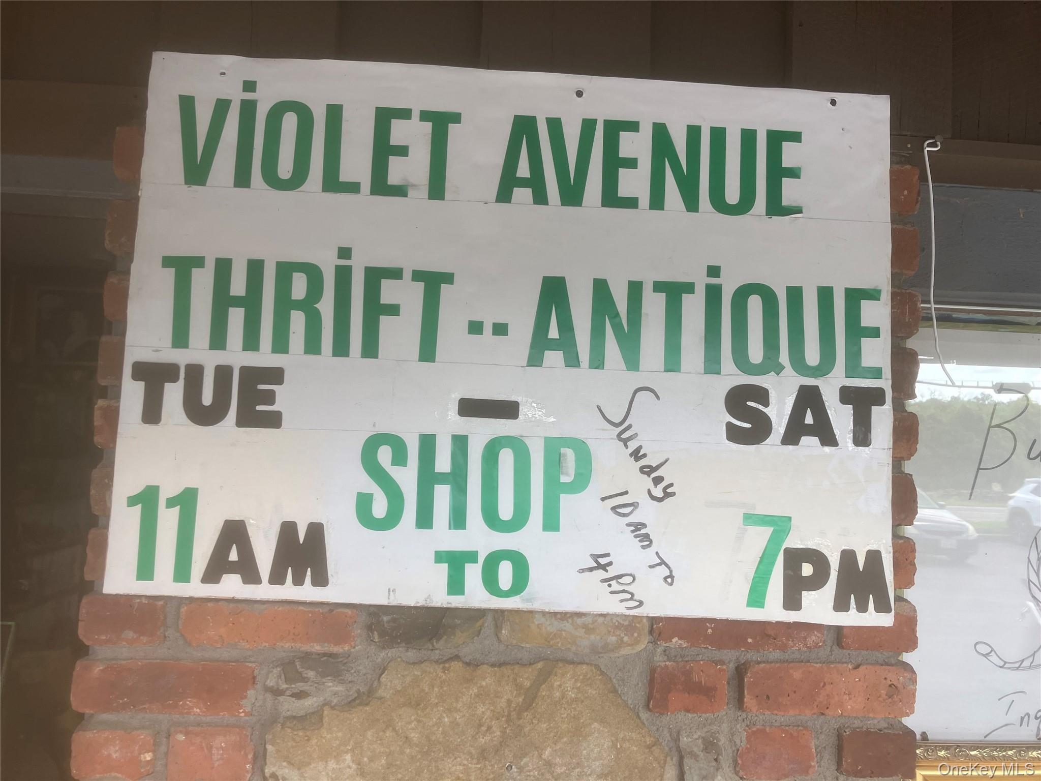 960 Violet Ave N Violet Avenue