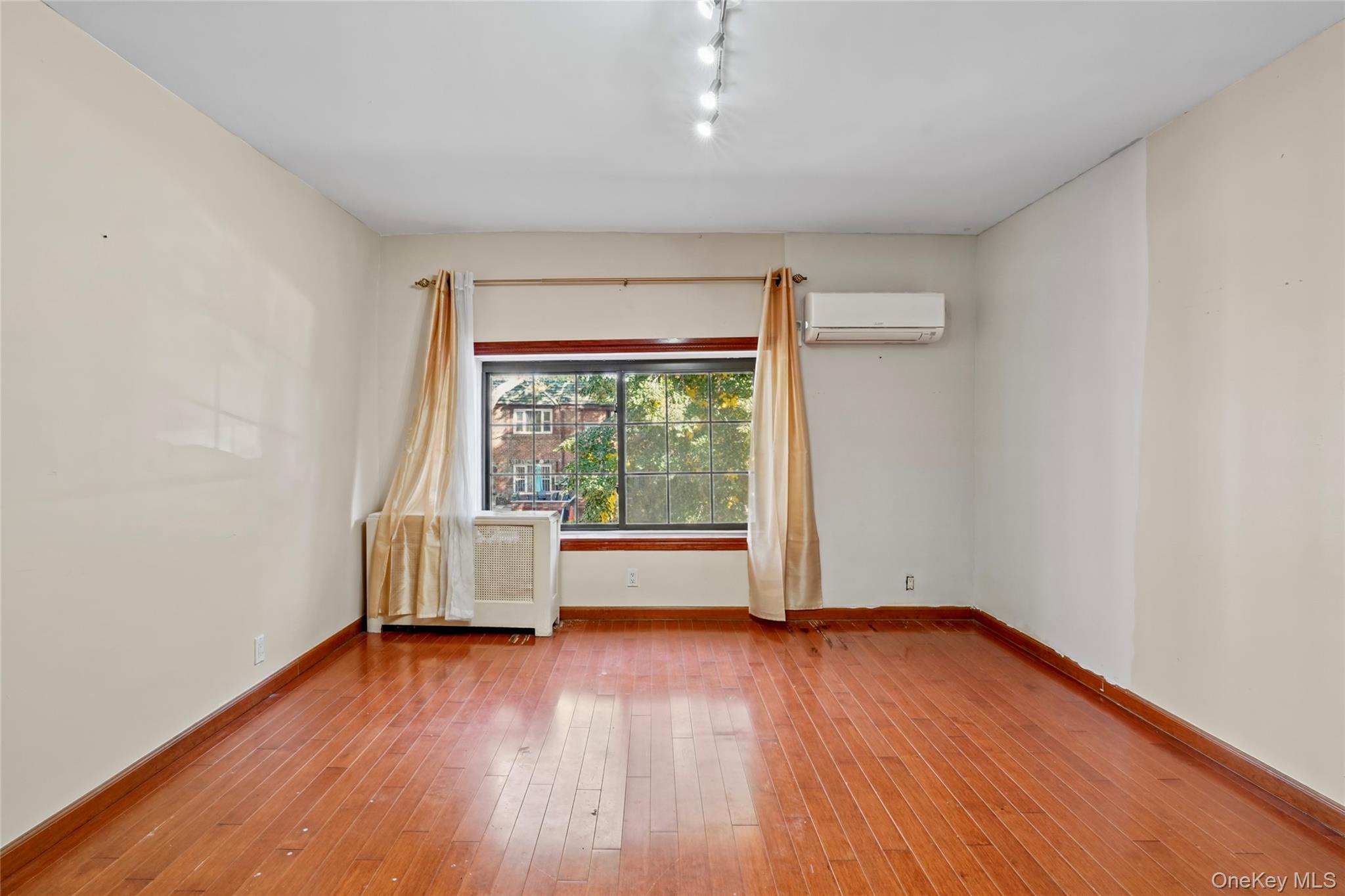 4826 63rd Street Property Photo 8