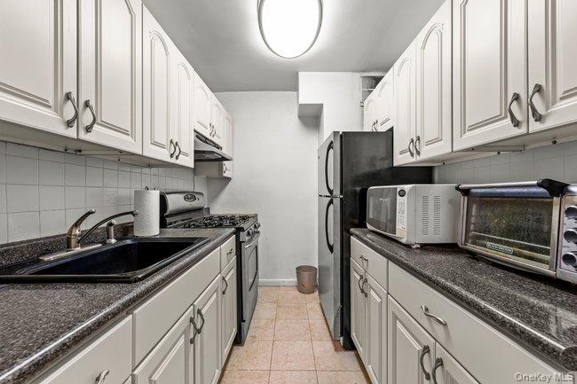 142-05 Roosevelt Avenue #539 Property Photo 8