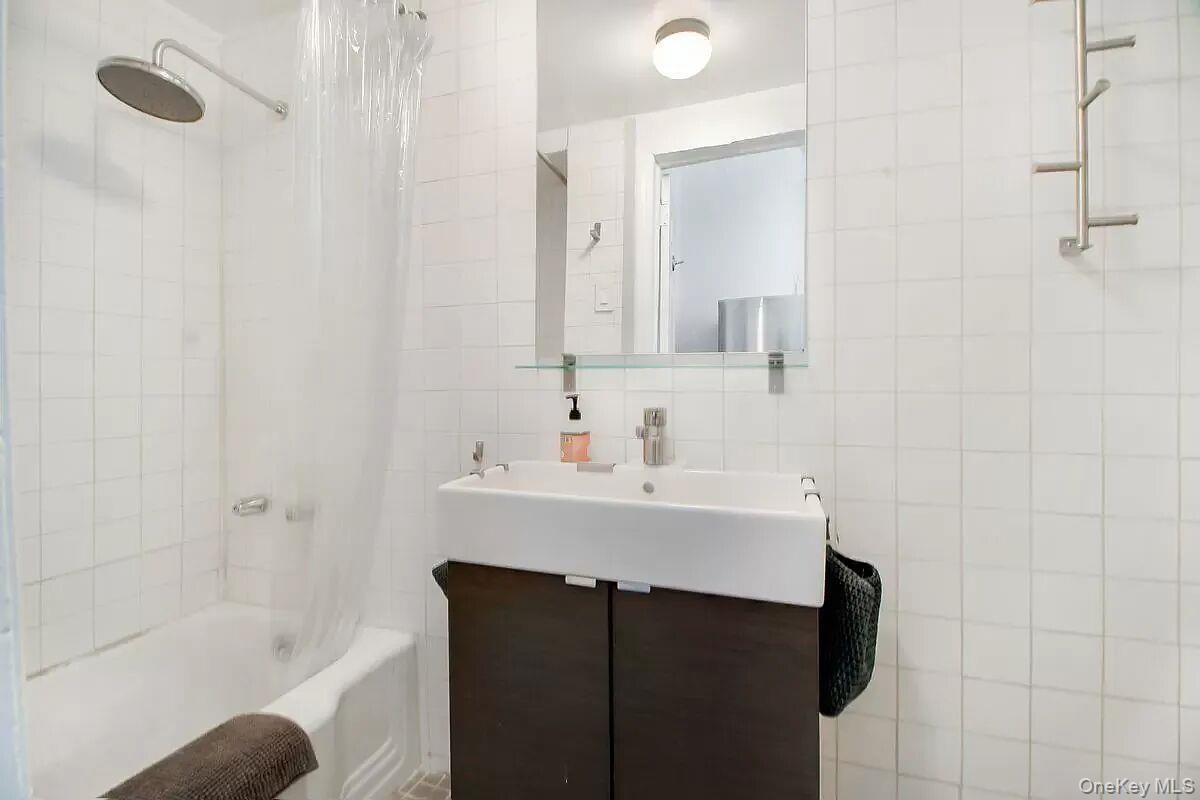 181 Irving Avenue Property Photo 4