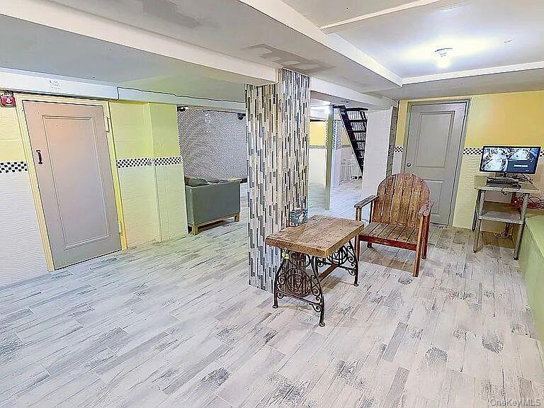 181 Irving Avenue Property Photo 2