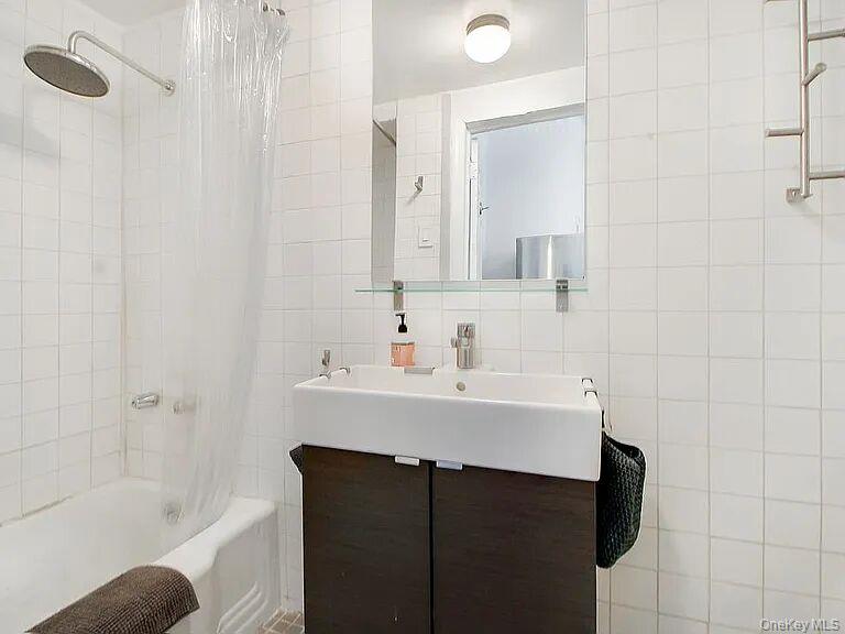 181 Irving Avenue Property Photo 6
