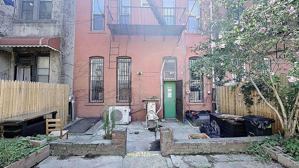 181 Irving Avenue Property Photo 25