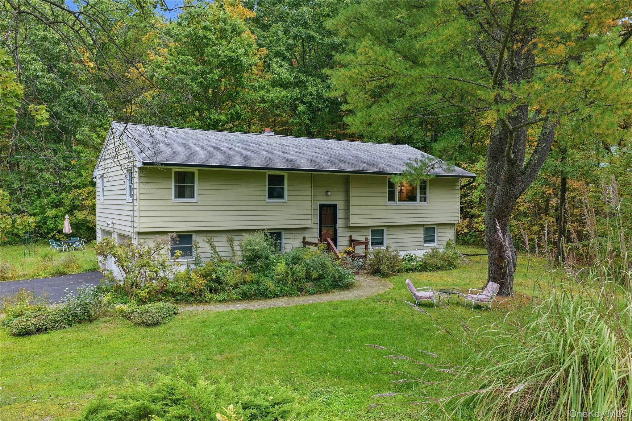 5 Stonehedge Avenue Property Photo 1