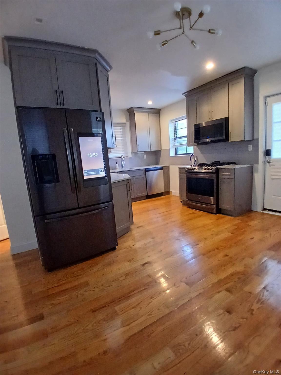 20507 Murdock Avenue Property Photo 2