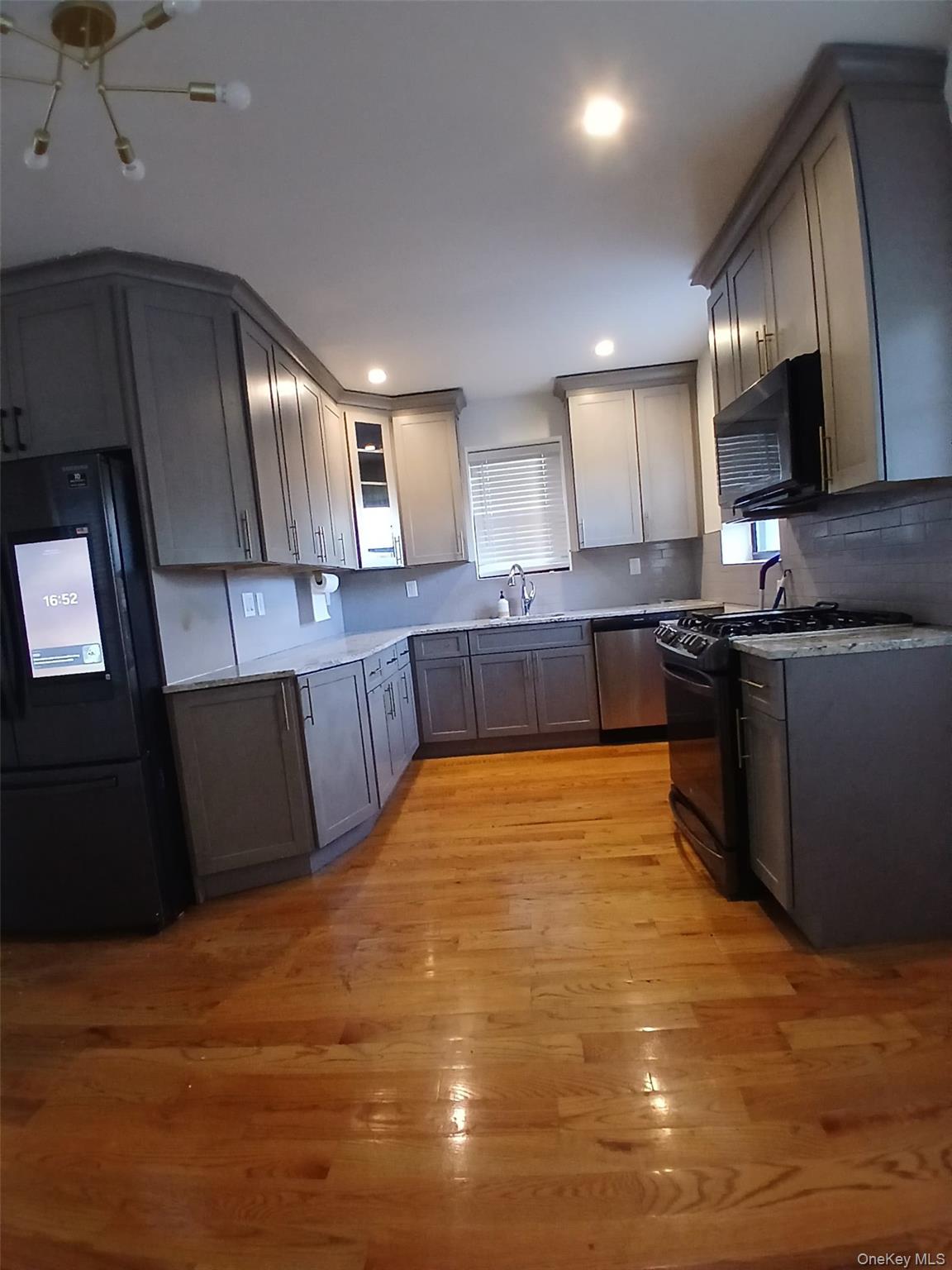 20507 Murdock Avenue Property Photo 3