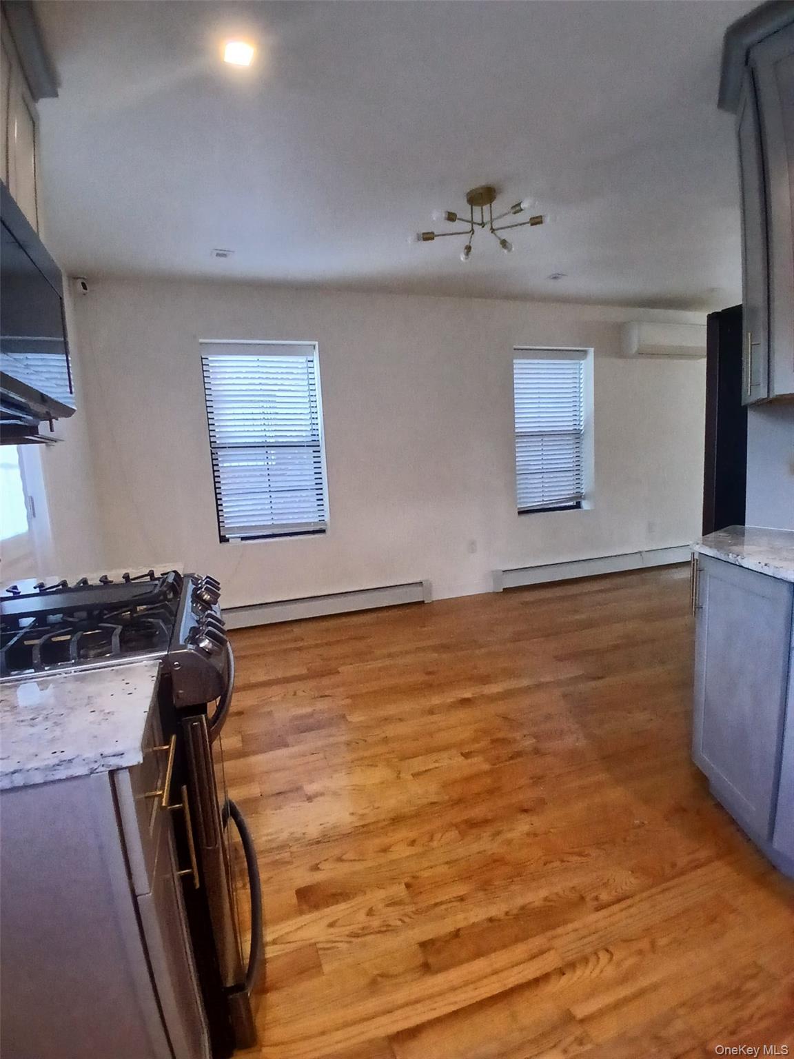 20507 Murdock Avenue Property Photo 4